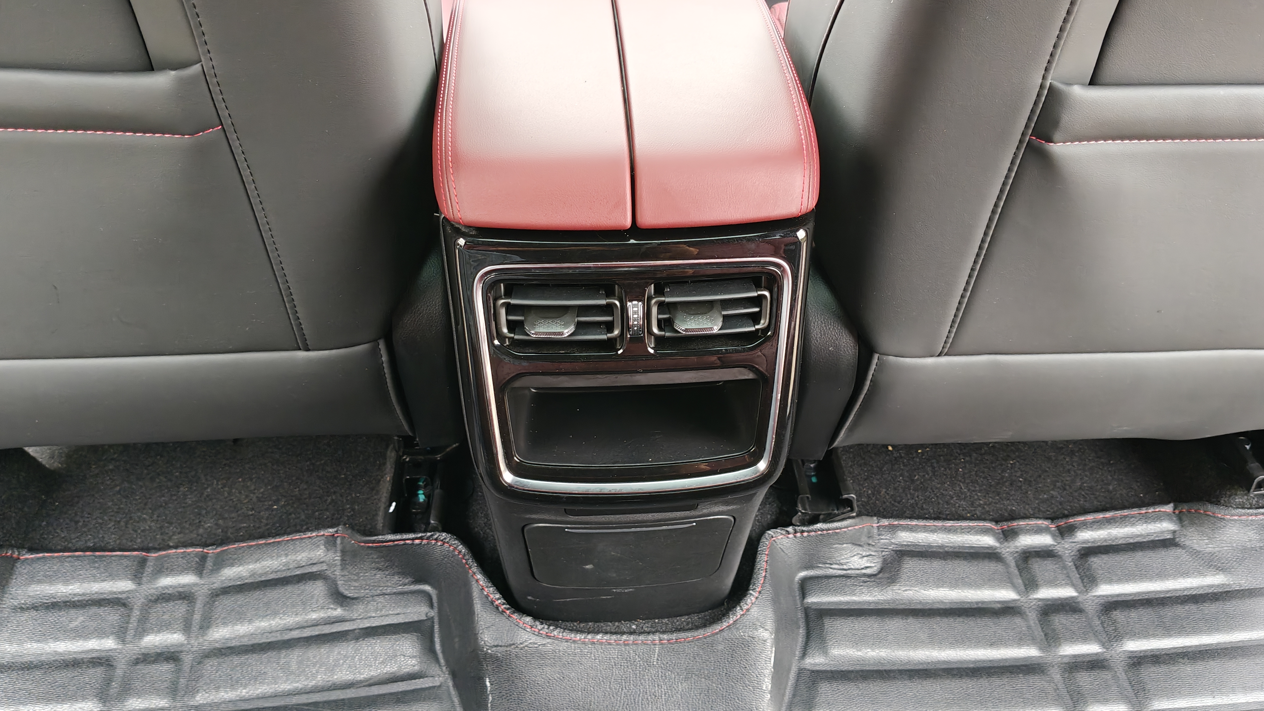 X70 PLUS 2022 #19 X70 PLUS 2022 car image #19