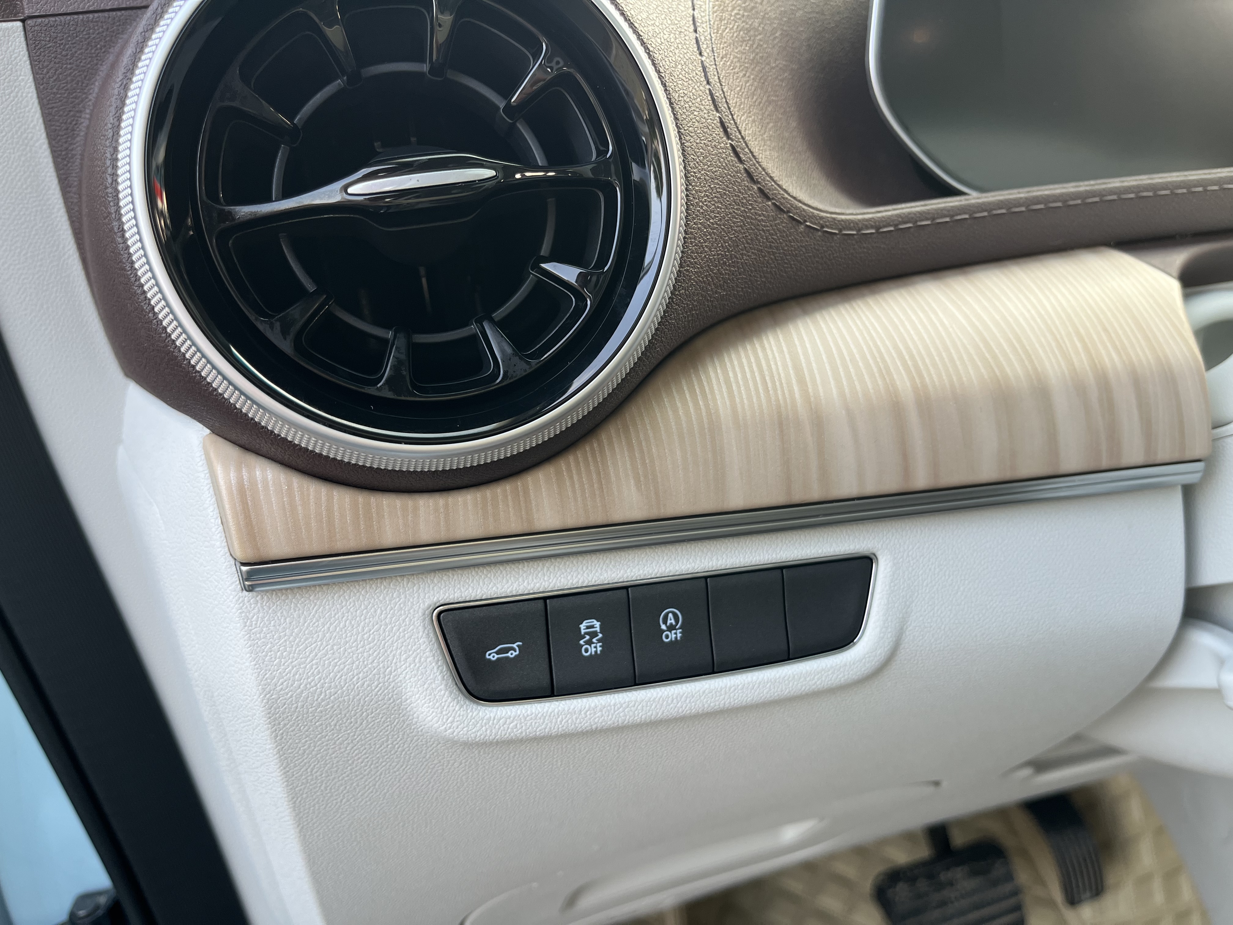 Forthing Yacht 2022 car image #19