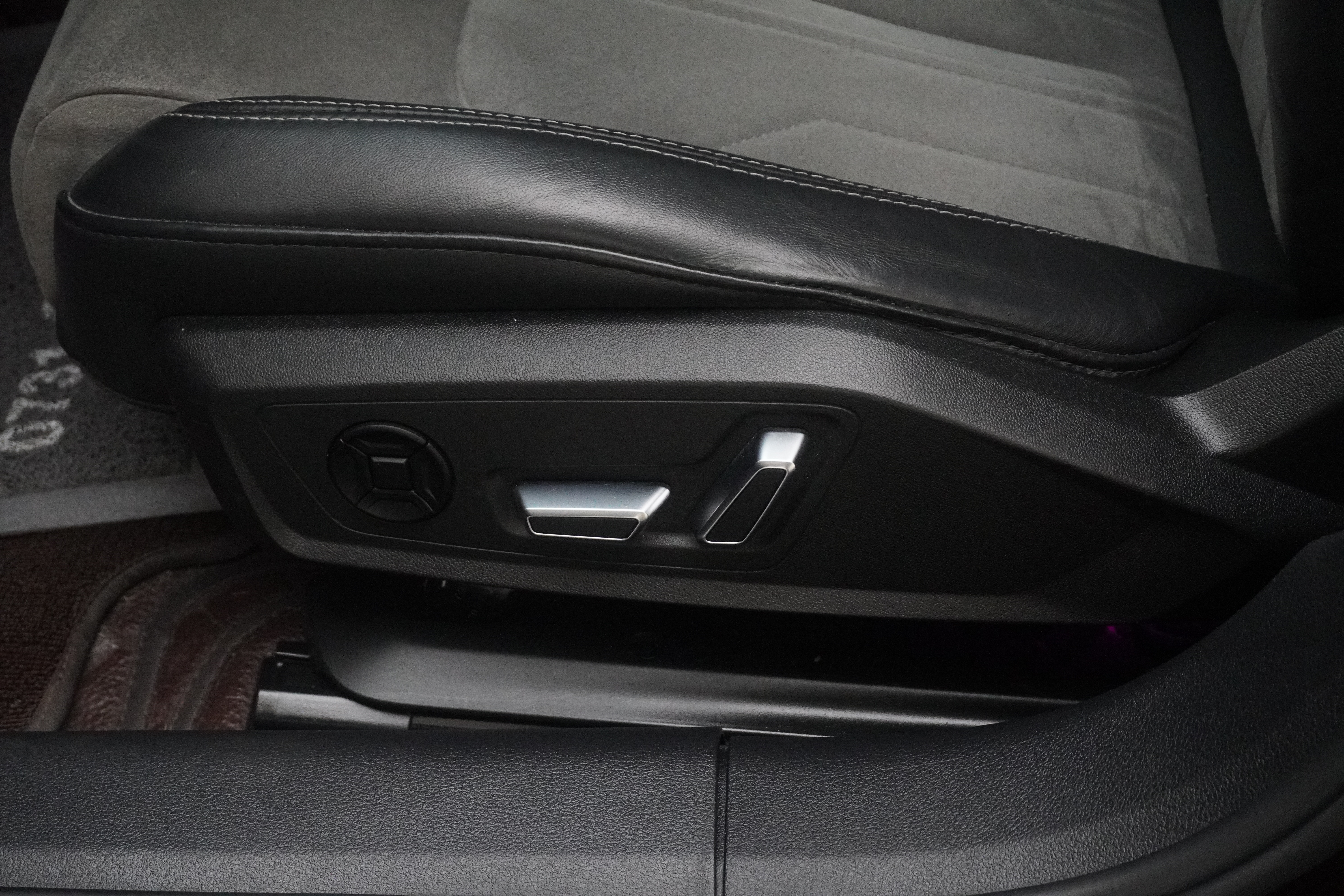 Audi A6L 2022 car image #19