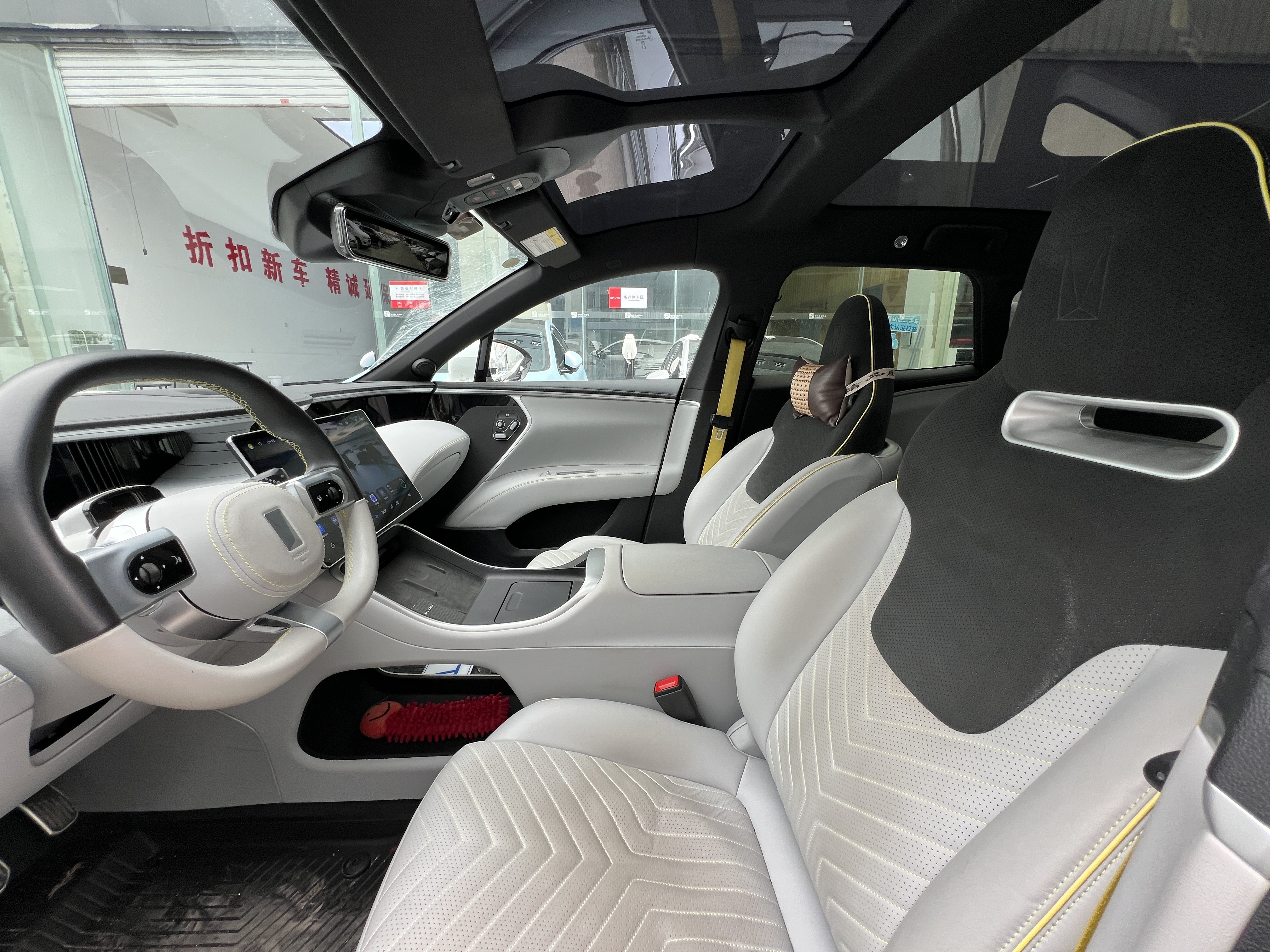 Avatr 11 2023 car image #19