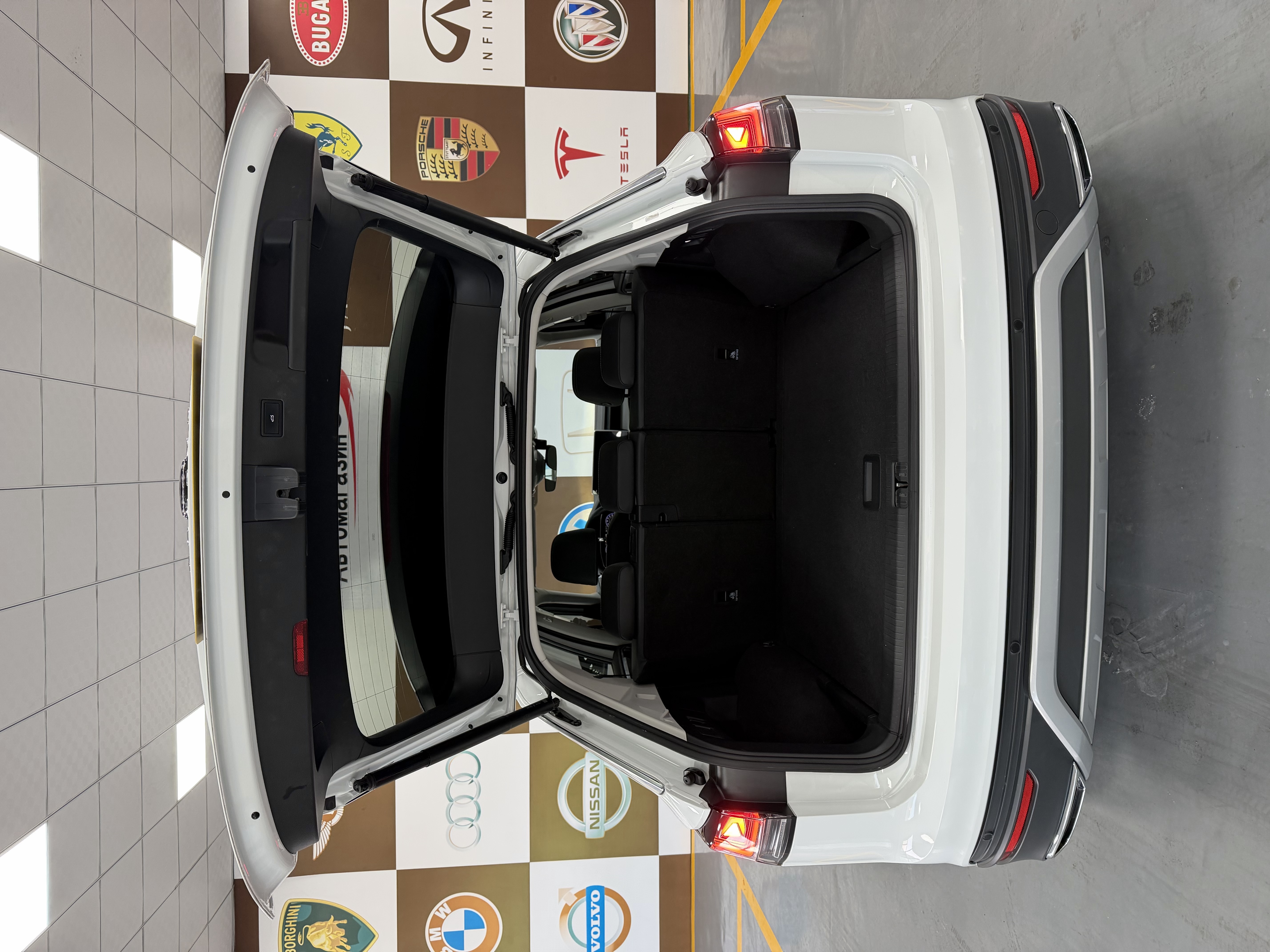 Volkswagen Tayron 2023 immagine di auto #19