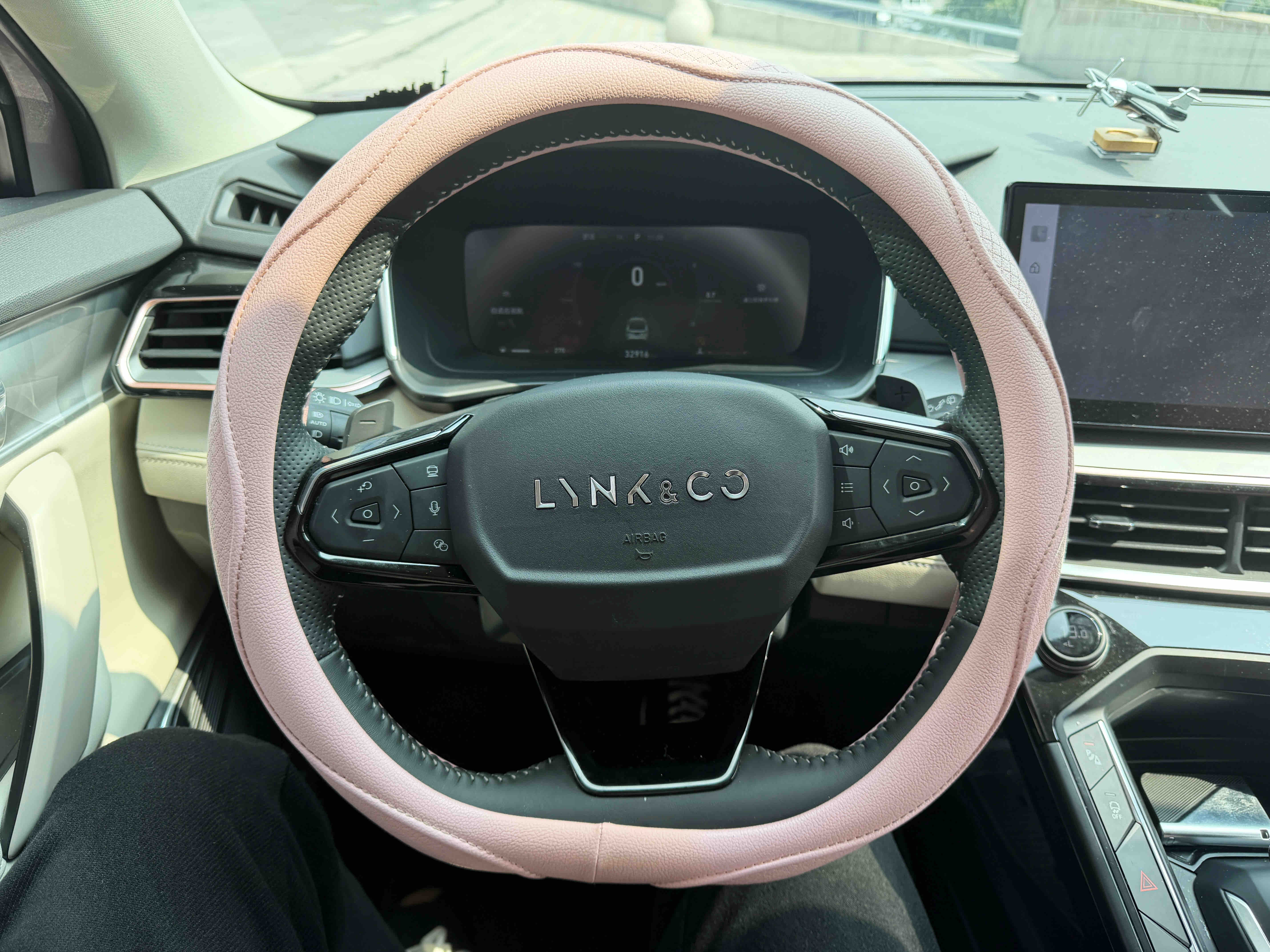 Lynk & Co 06 2023 #19 Lynk & Co 06 2023 car image #19