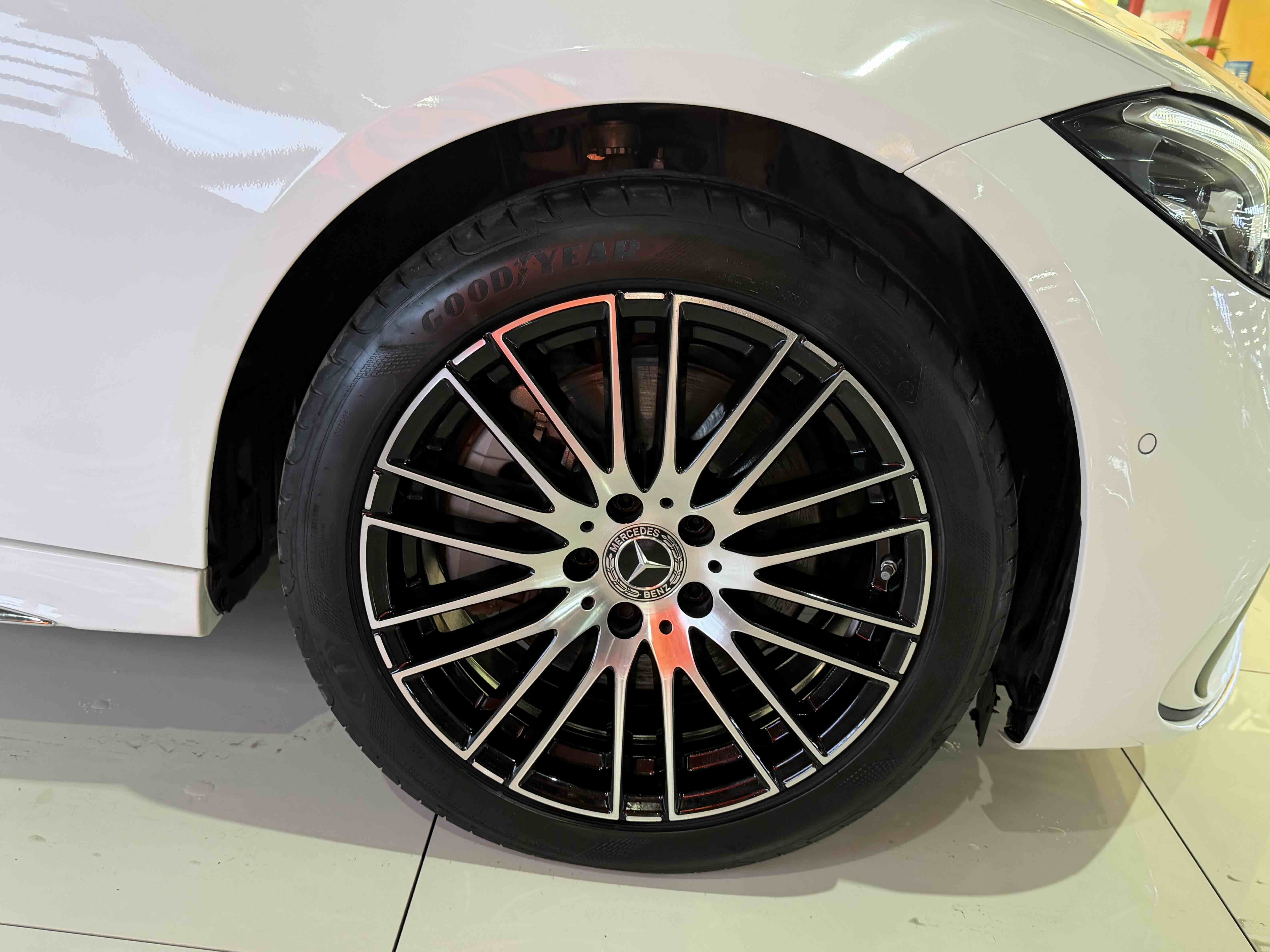 Mercedes-Benz C Class 2023 صورة سيارة #19