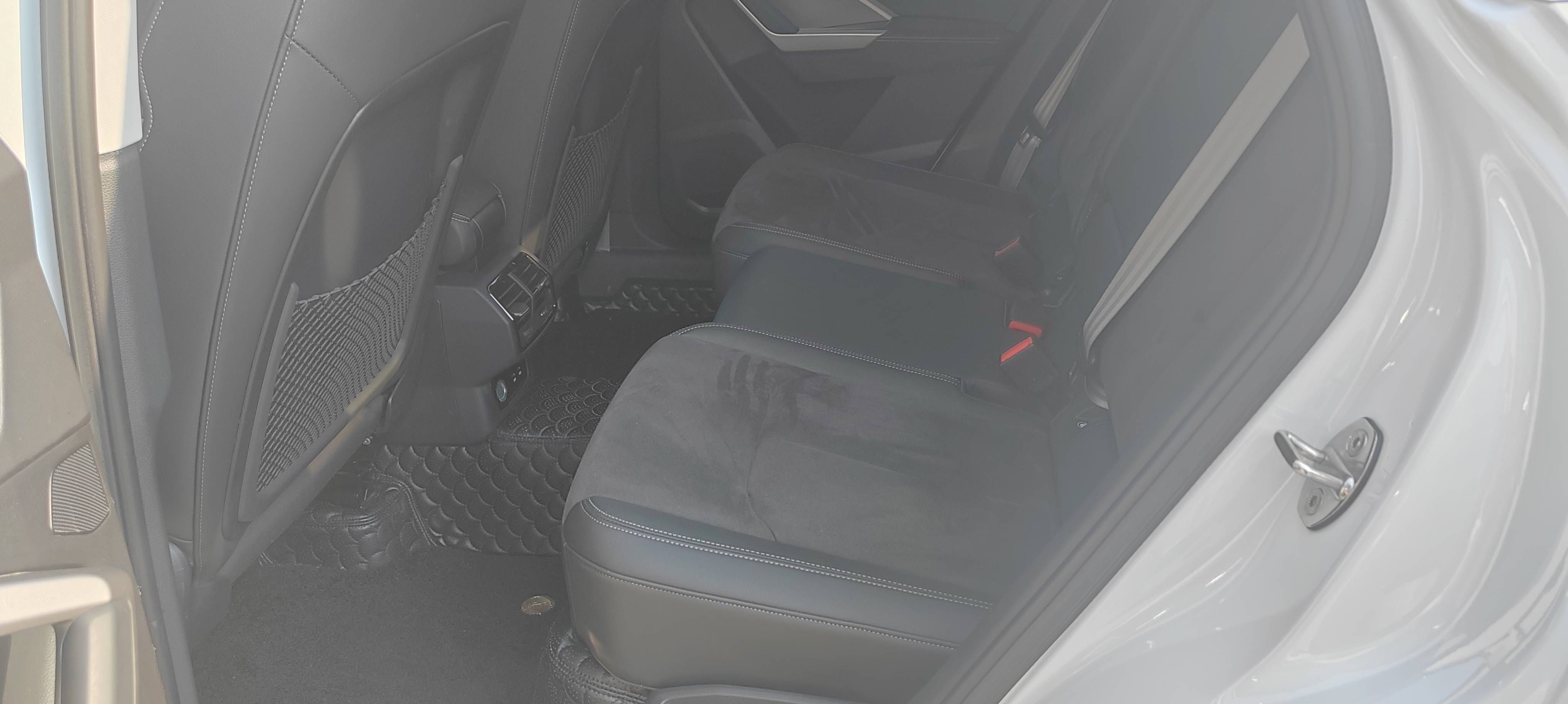 Audi Q3 2023 car image #19