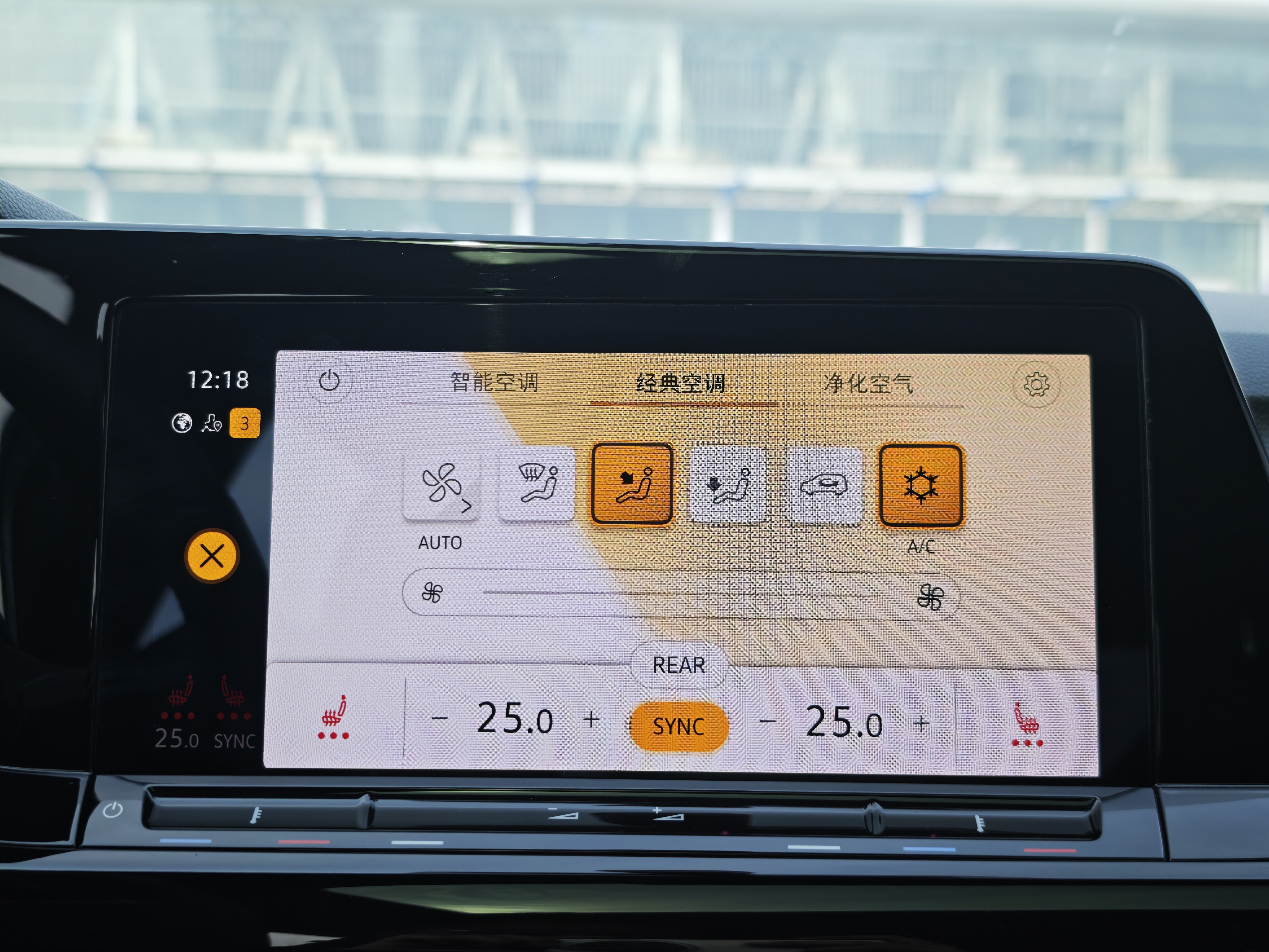 Volkswagen Golf 2023 car image #19