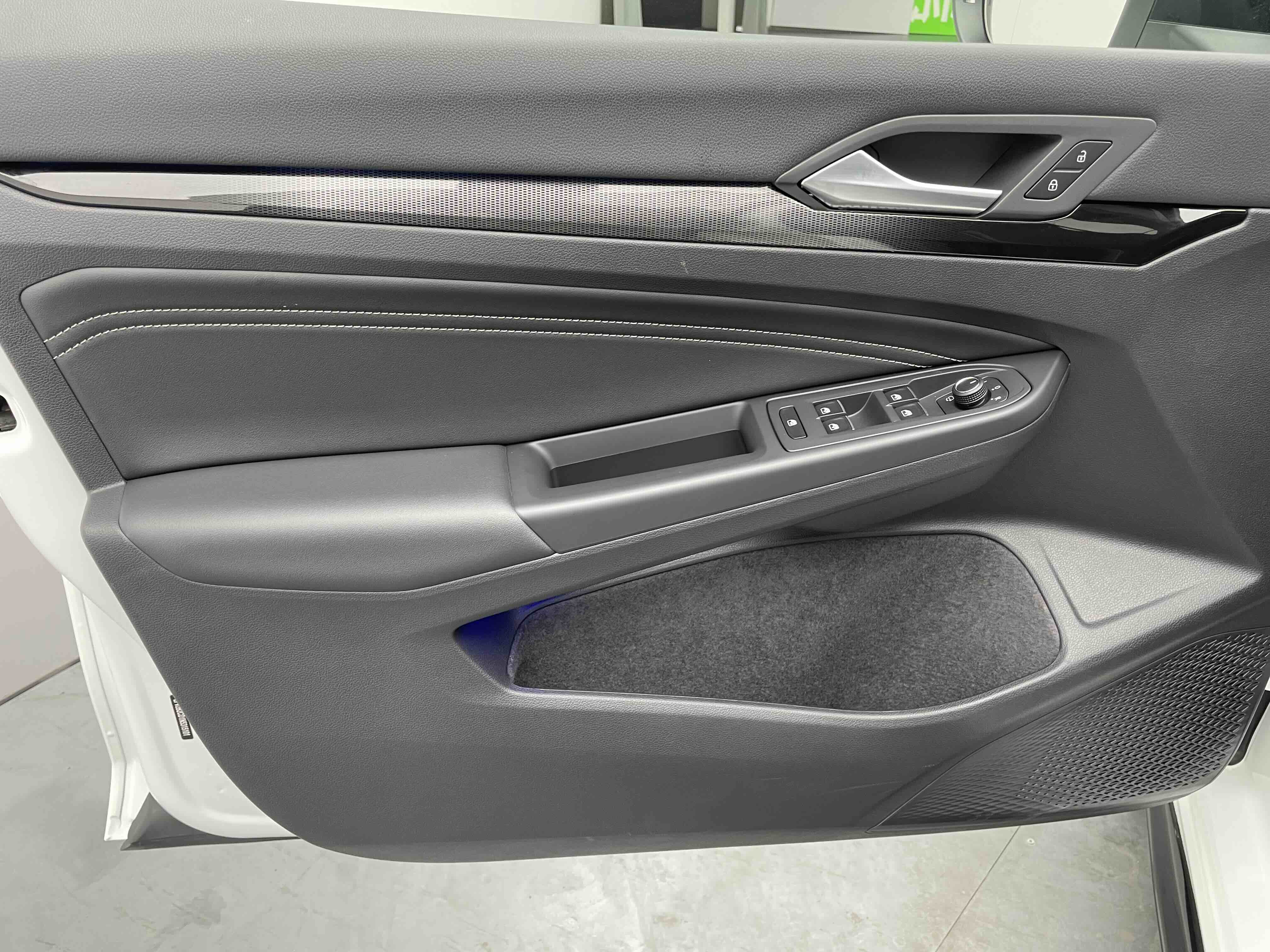 Volkswagen Golf 2023 #19 Volkswagen Golf 2023 car image #19