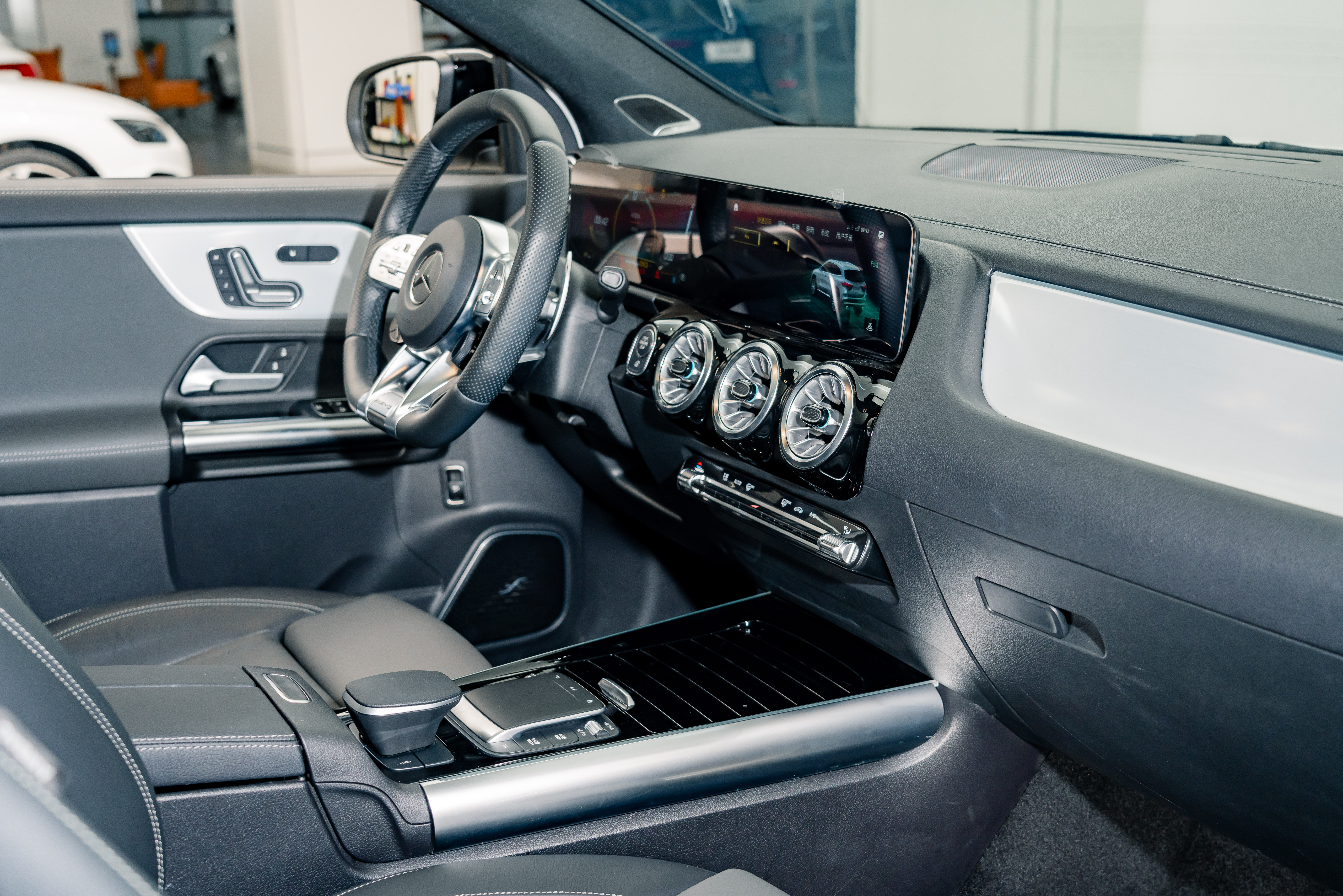 Mercedes-Benz GLA AMG 2023 car image #19