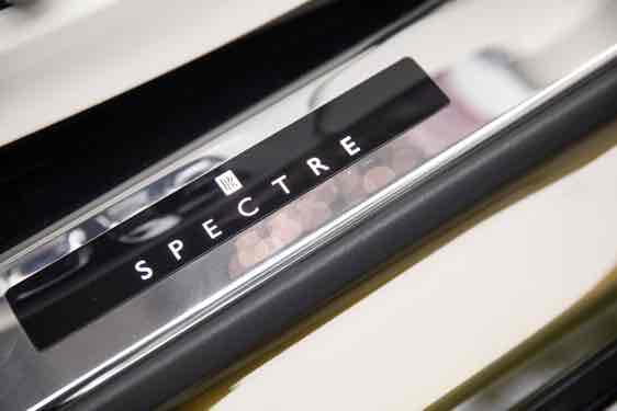 Rolls-Royce Spectre 2025 immagine di auto #19