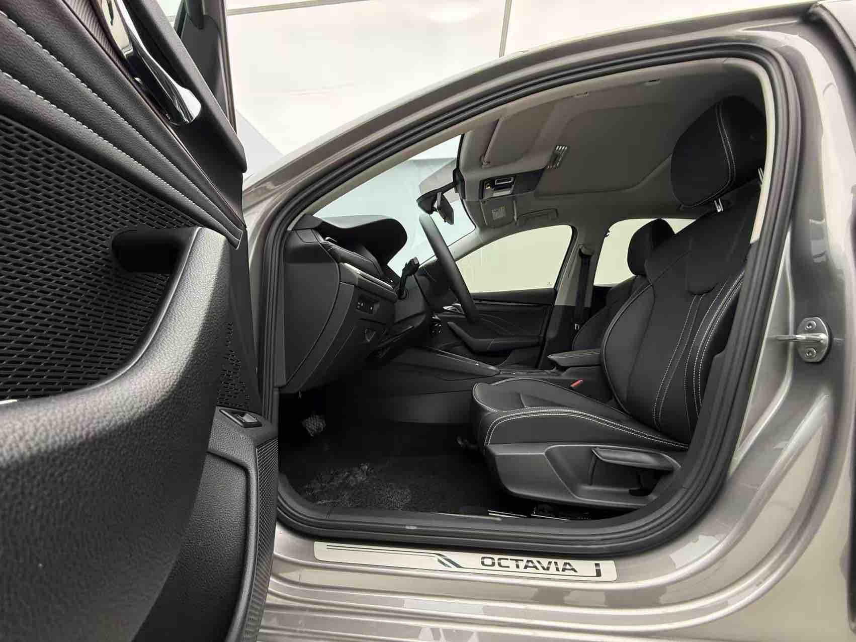 Skoda Octavia 2023 car image #19