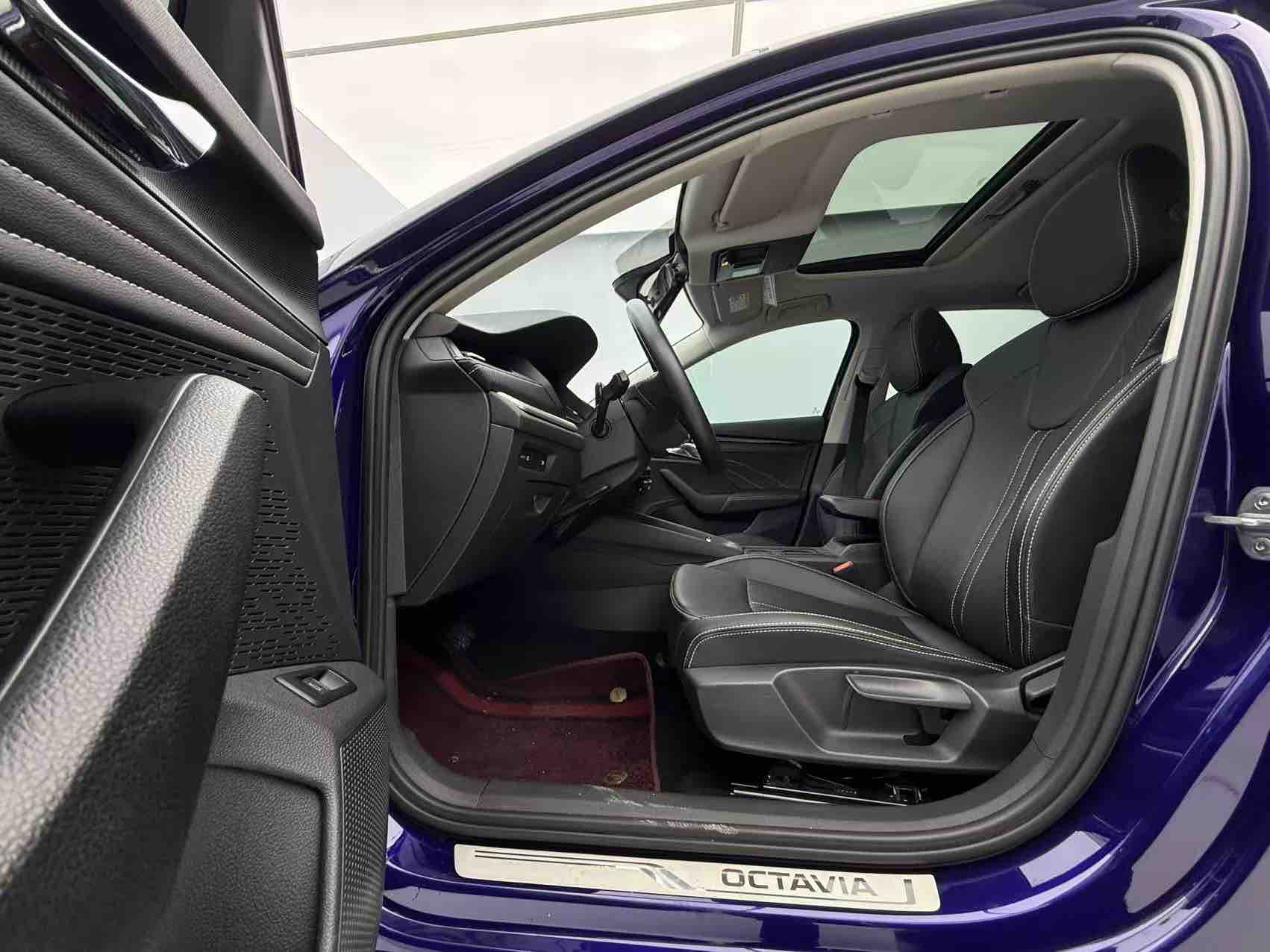 Skoda Octavia 2023 car image #19