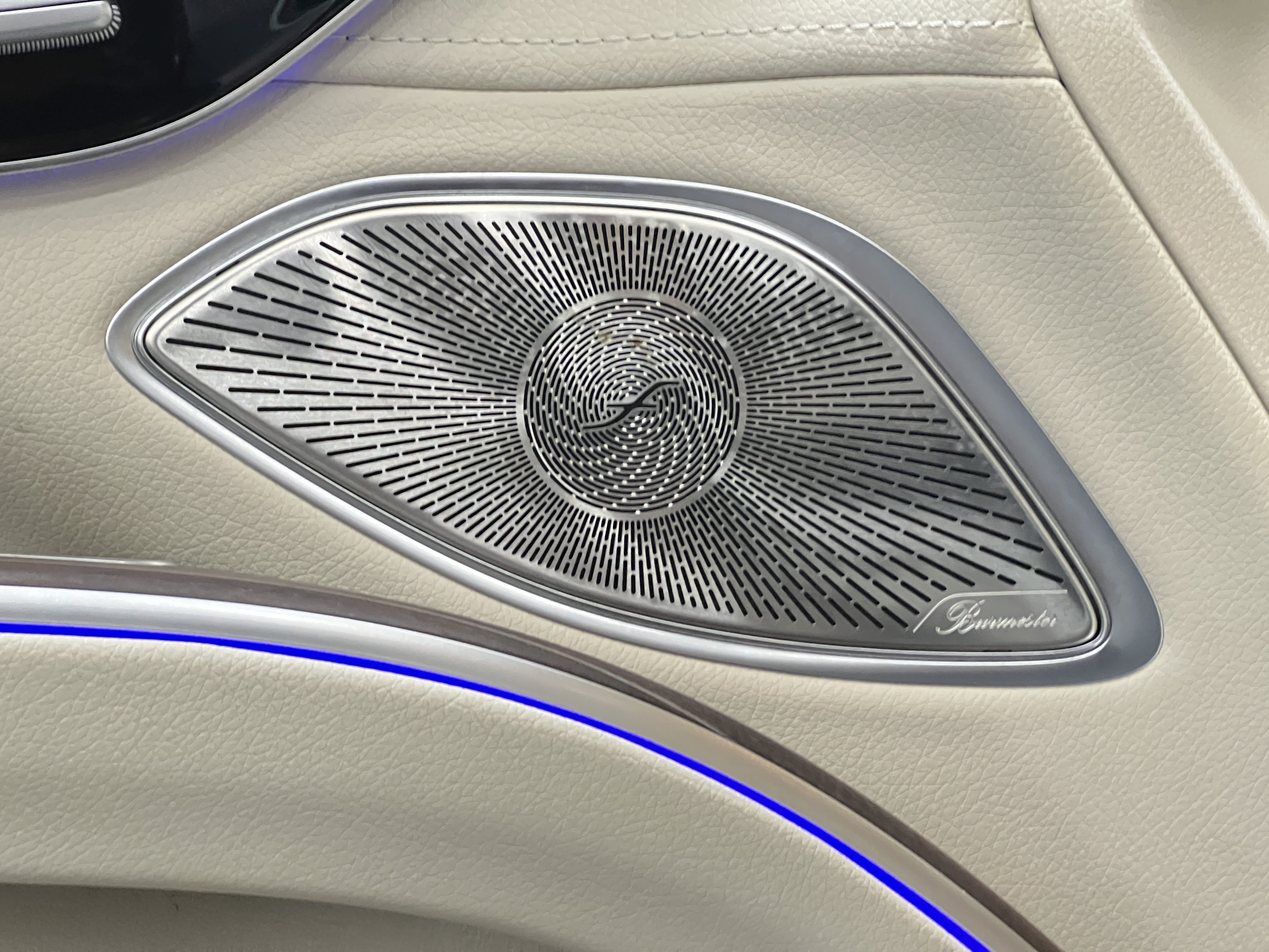 Mercedes-Benz EQS SUV 2023 car image #19