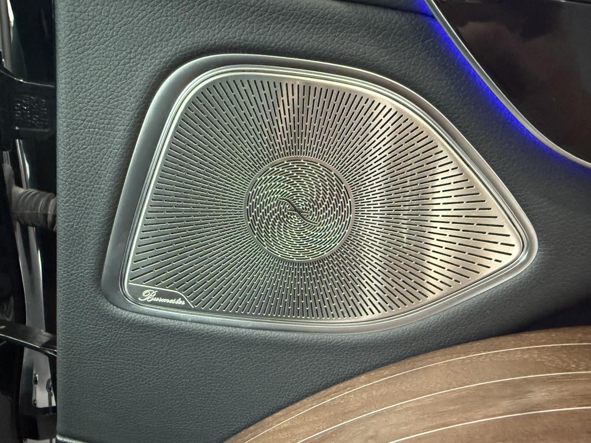 Mercedes-Benz EQS SUV 2023 car image #19