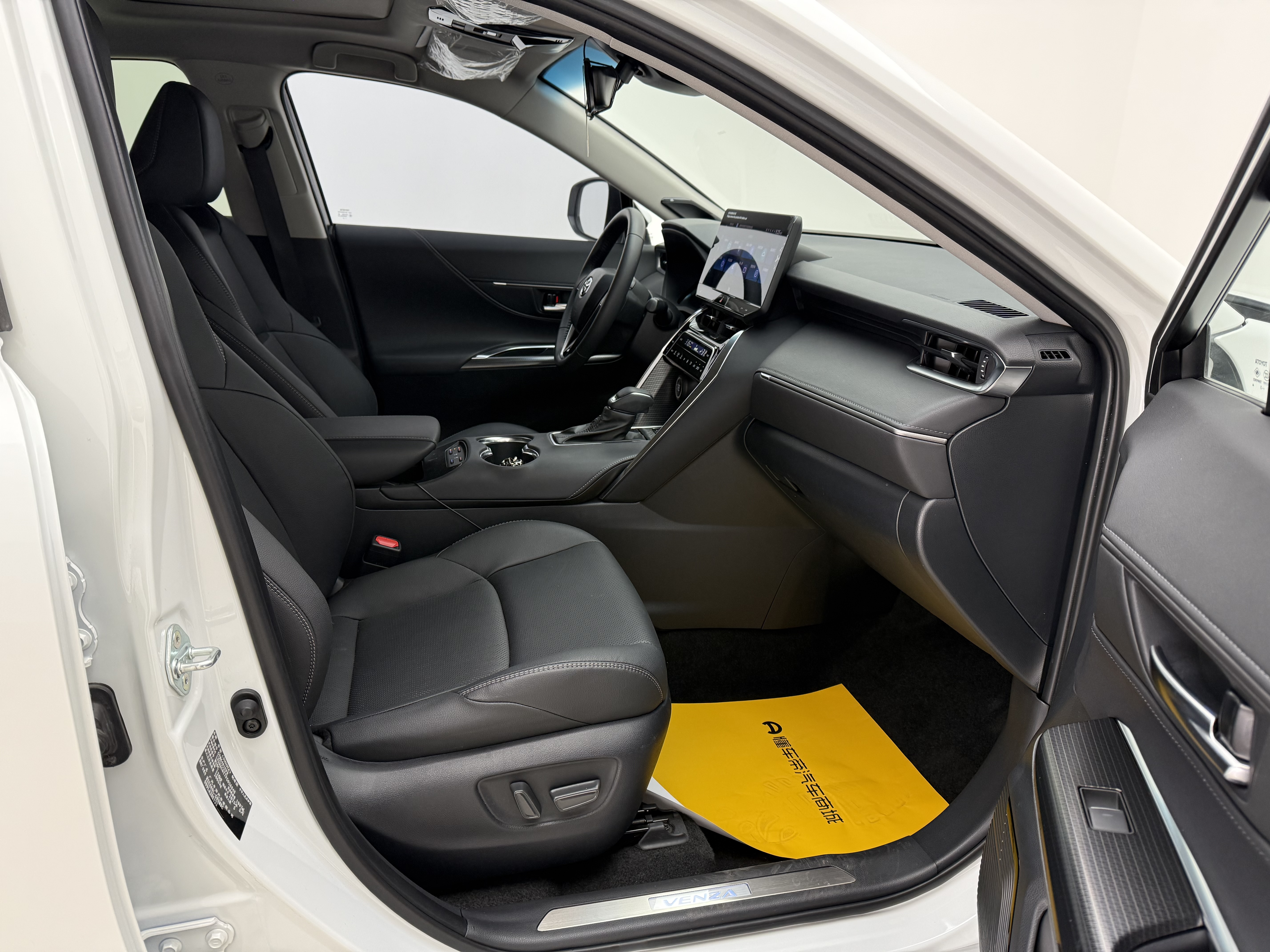 Toyota Venza 2023 car image #19