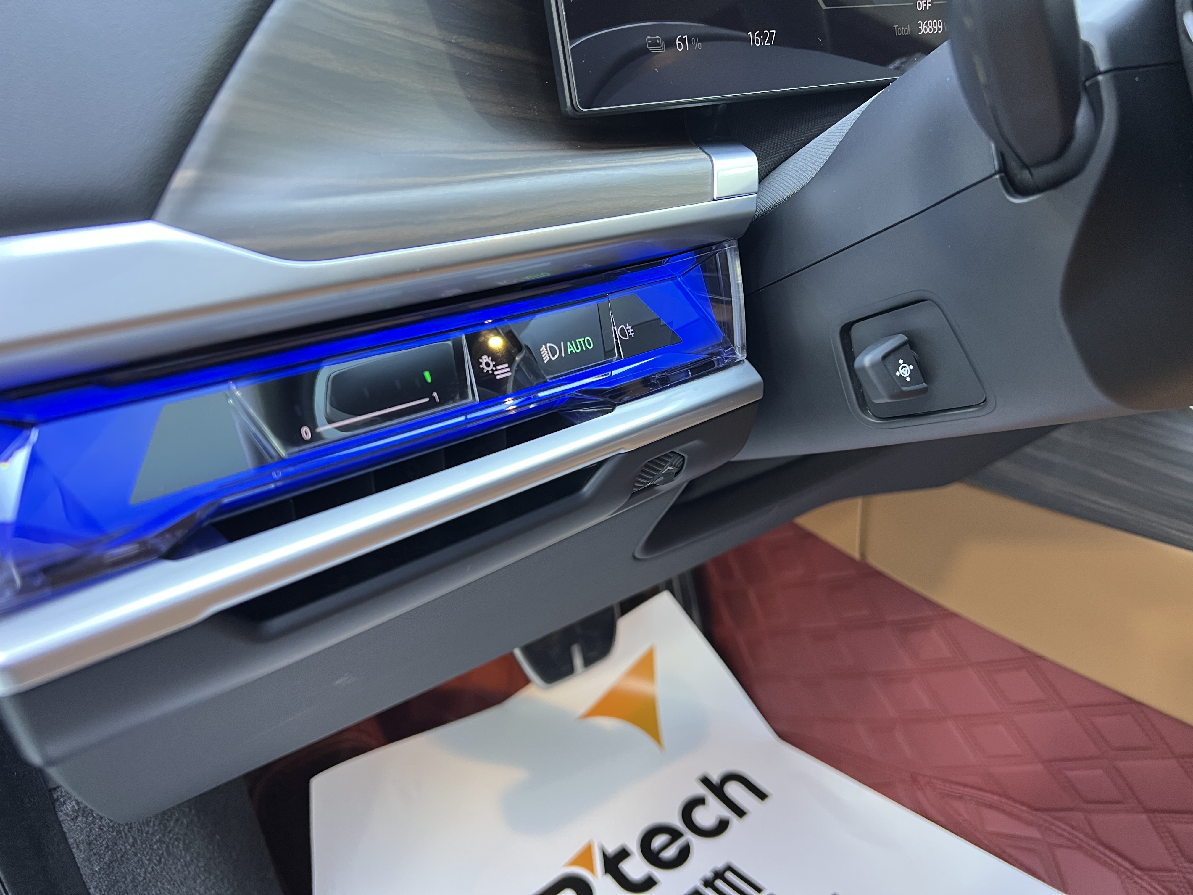 BMW i7 2023 car image #19