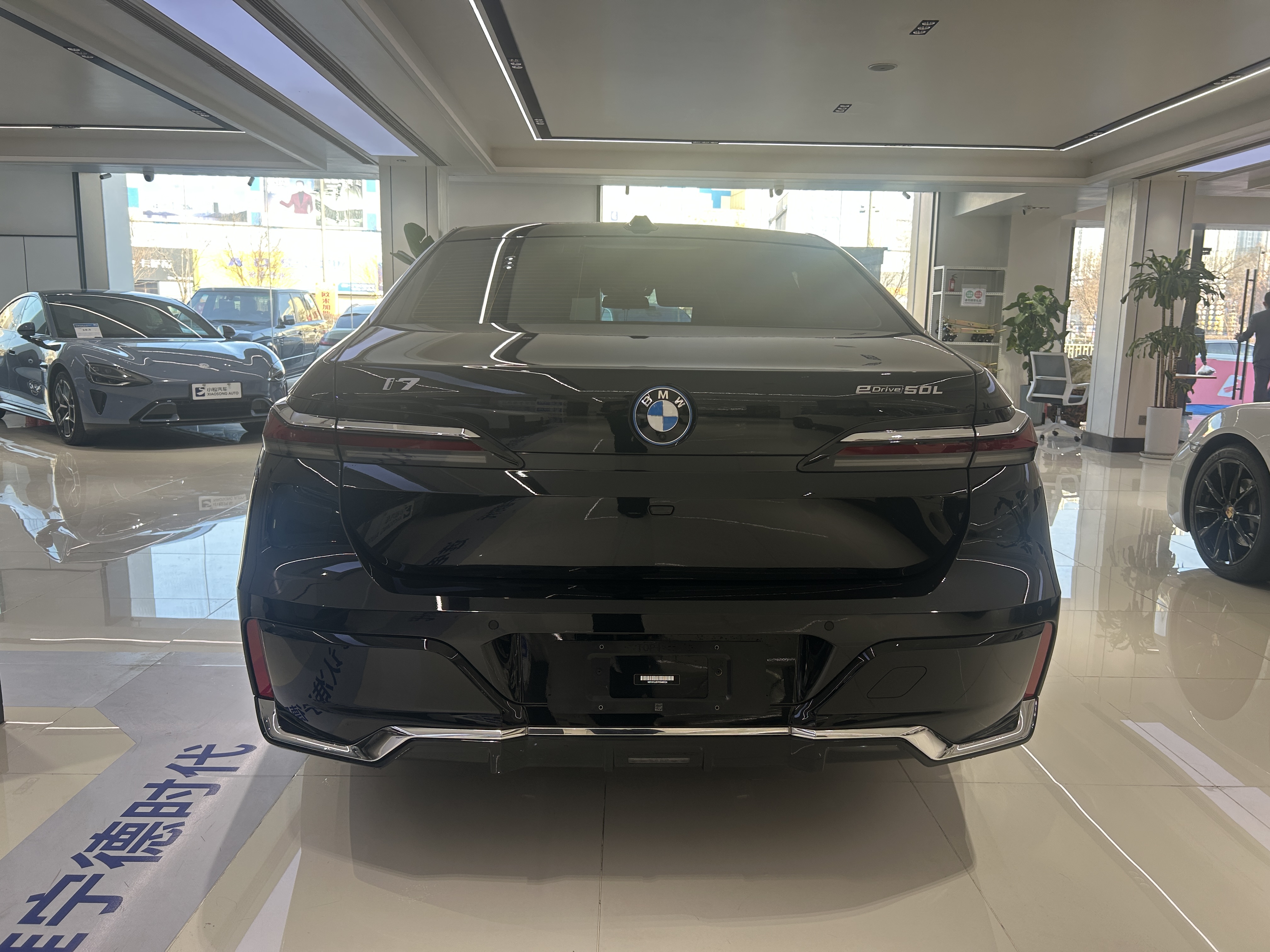 BMW i7 2023 car image #19