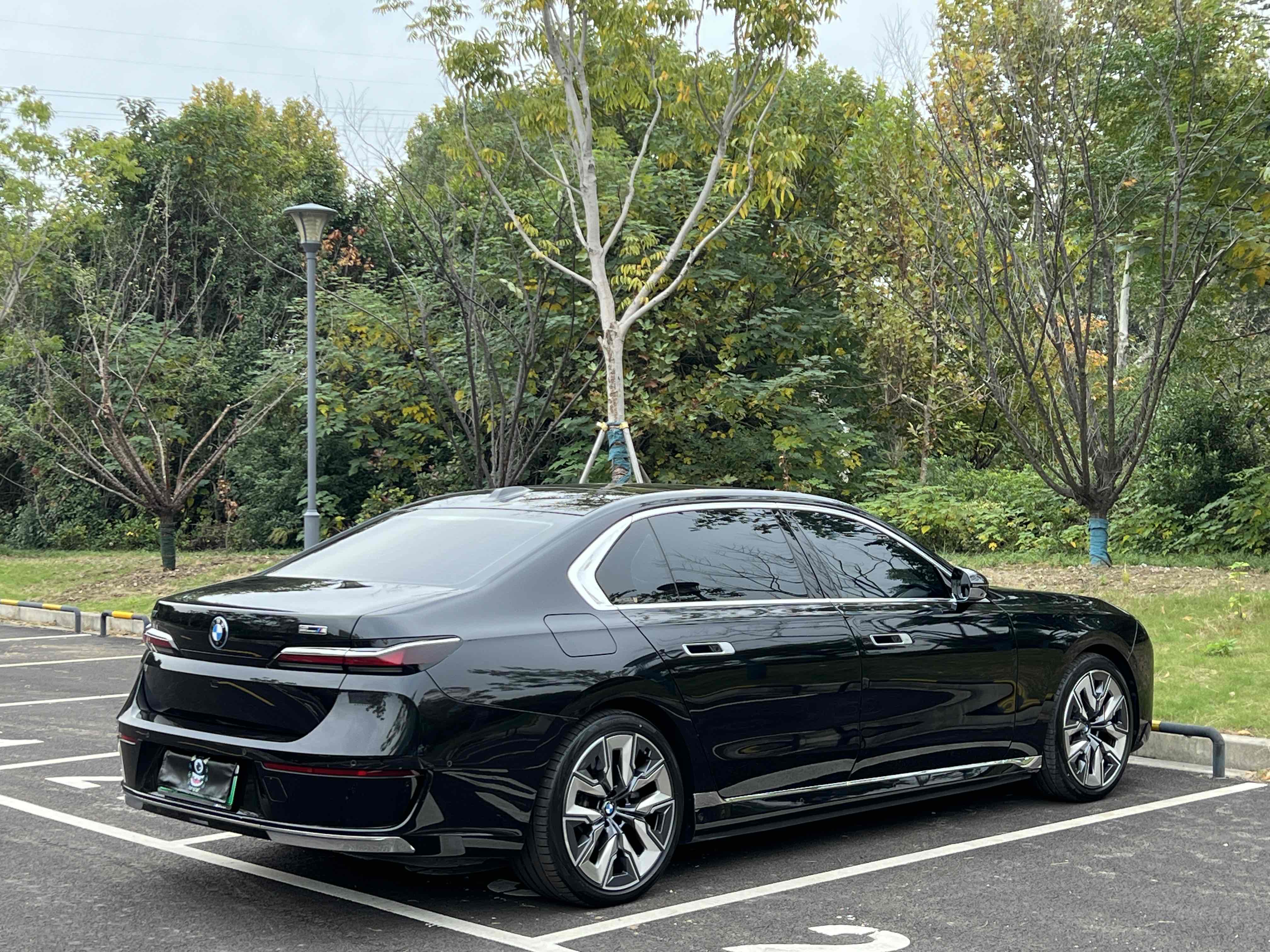 BMW i7 M70L 2024 car image #19