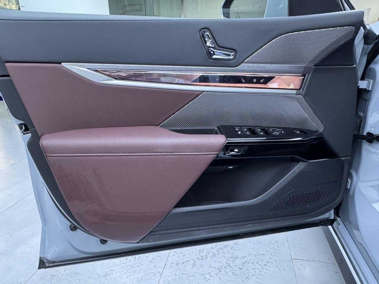 BMW i7 2024 изображение автомобиля #19