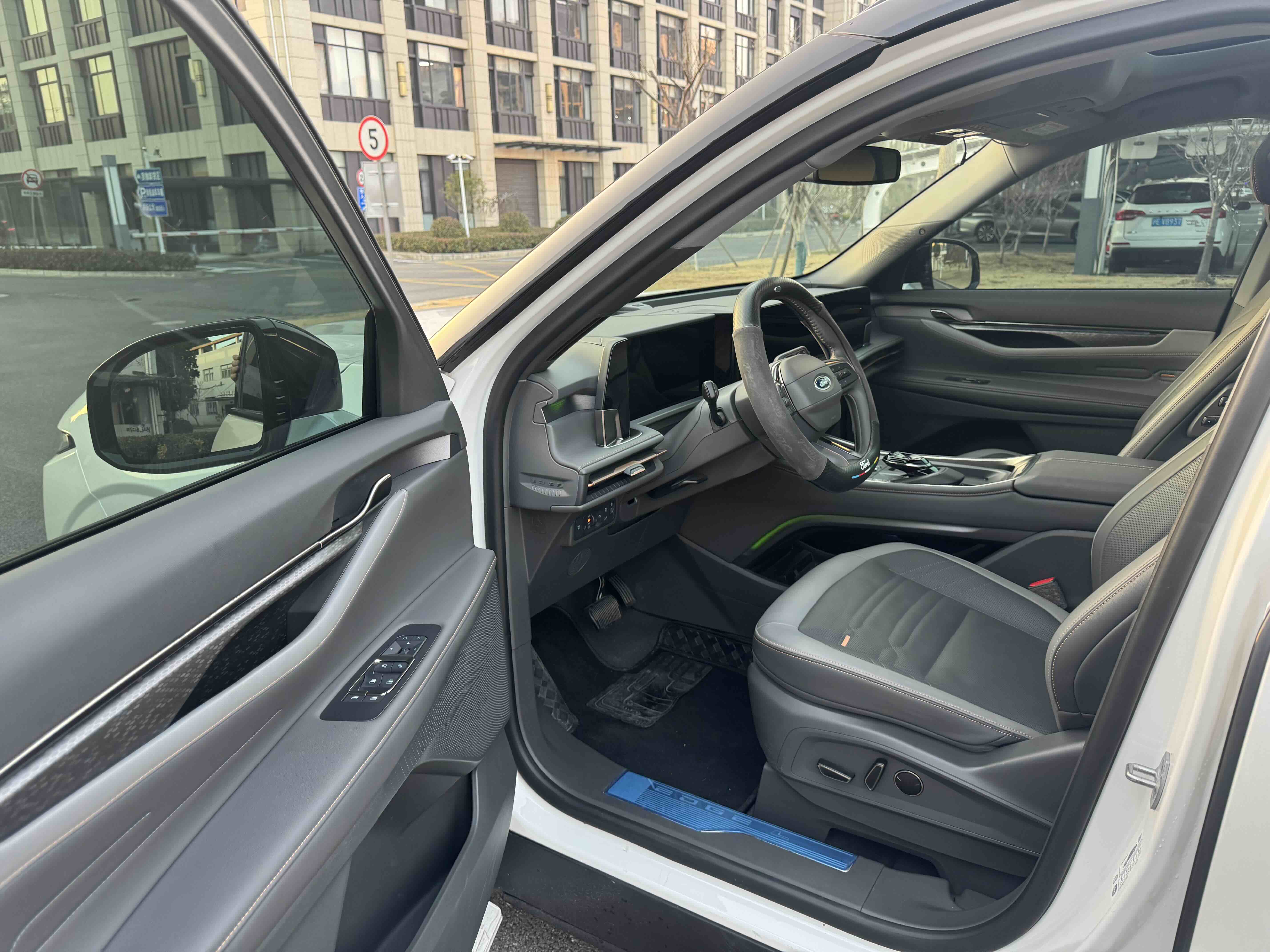 Ford Edge 2024 car image #19