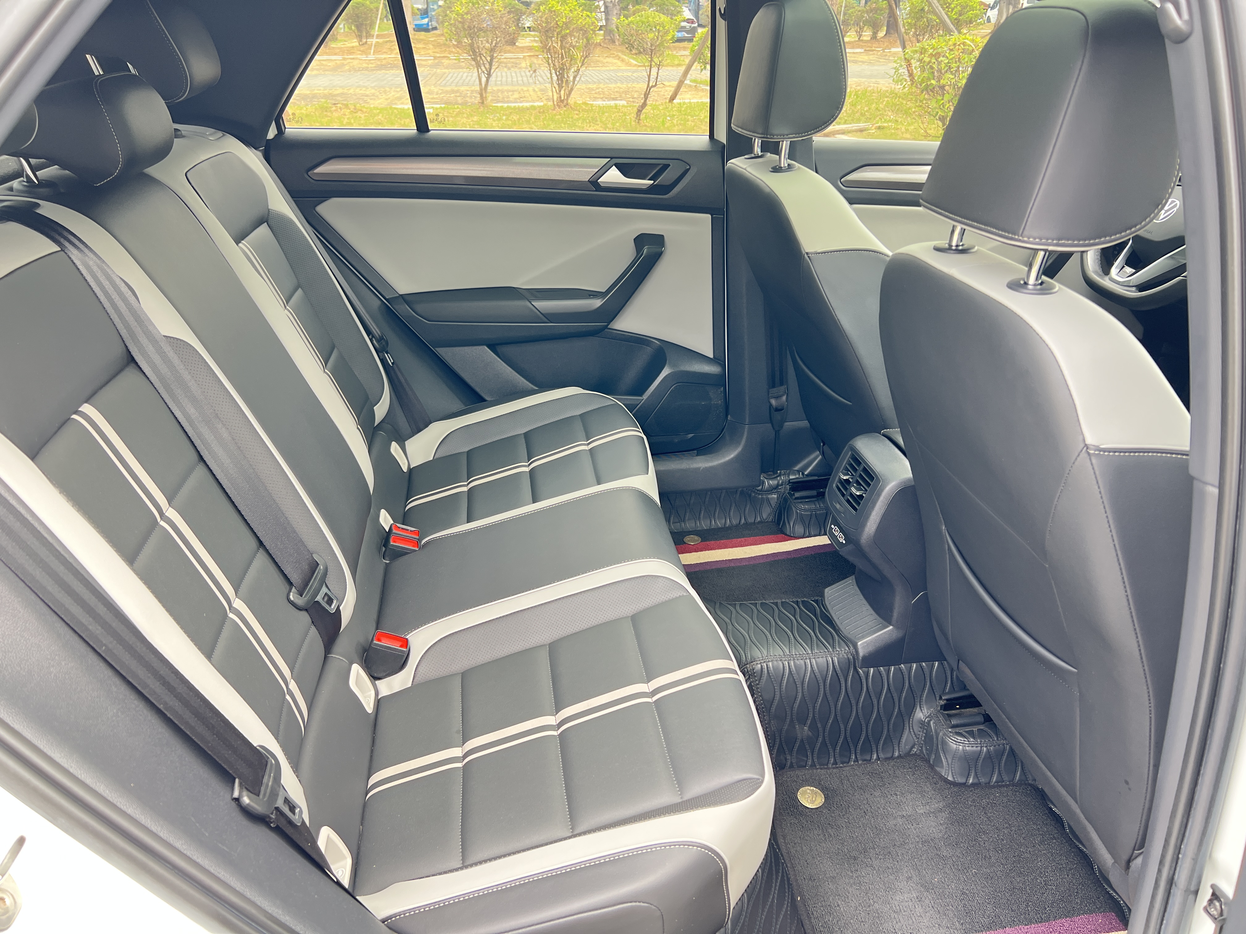 T-Roc 2023 car image #19