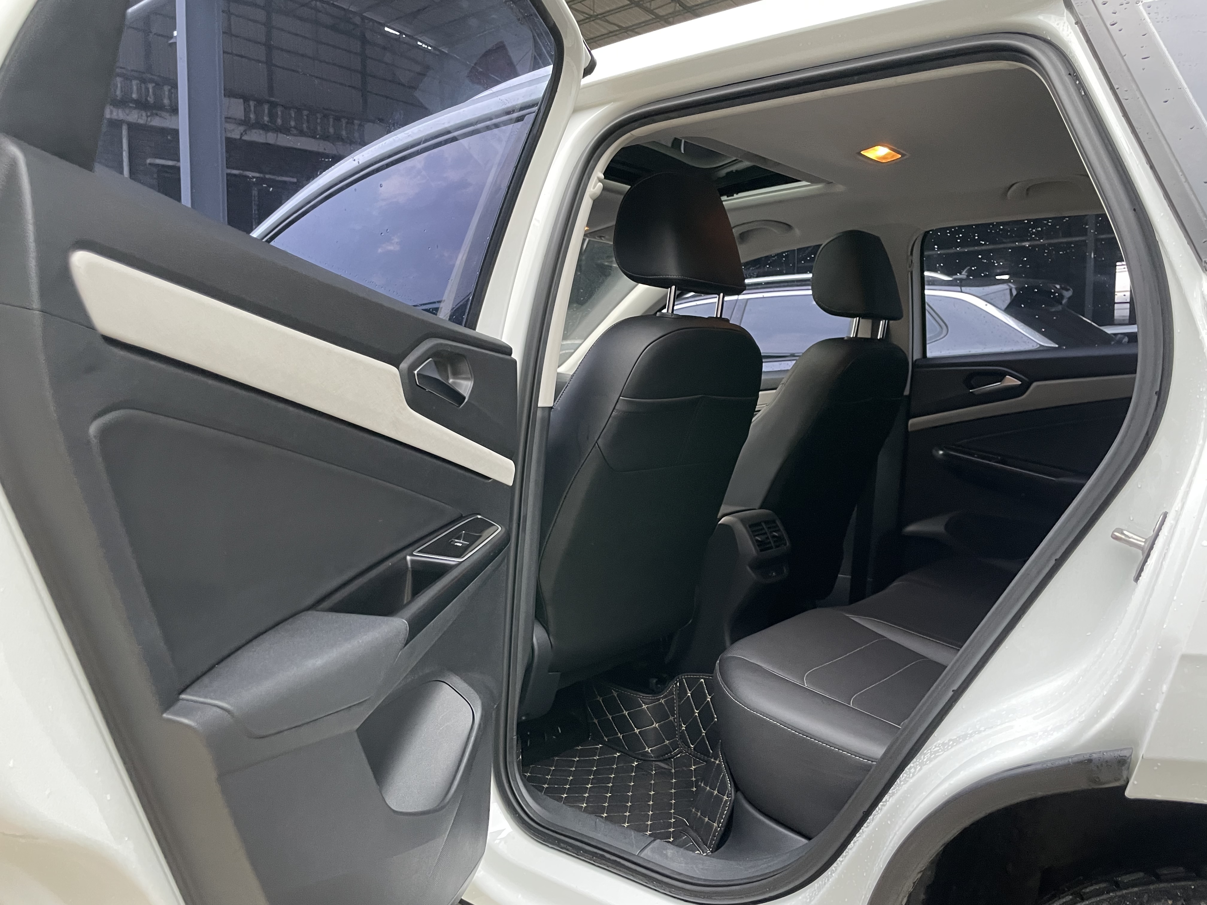 VS5 2024 car image #19
