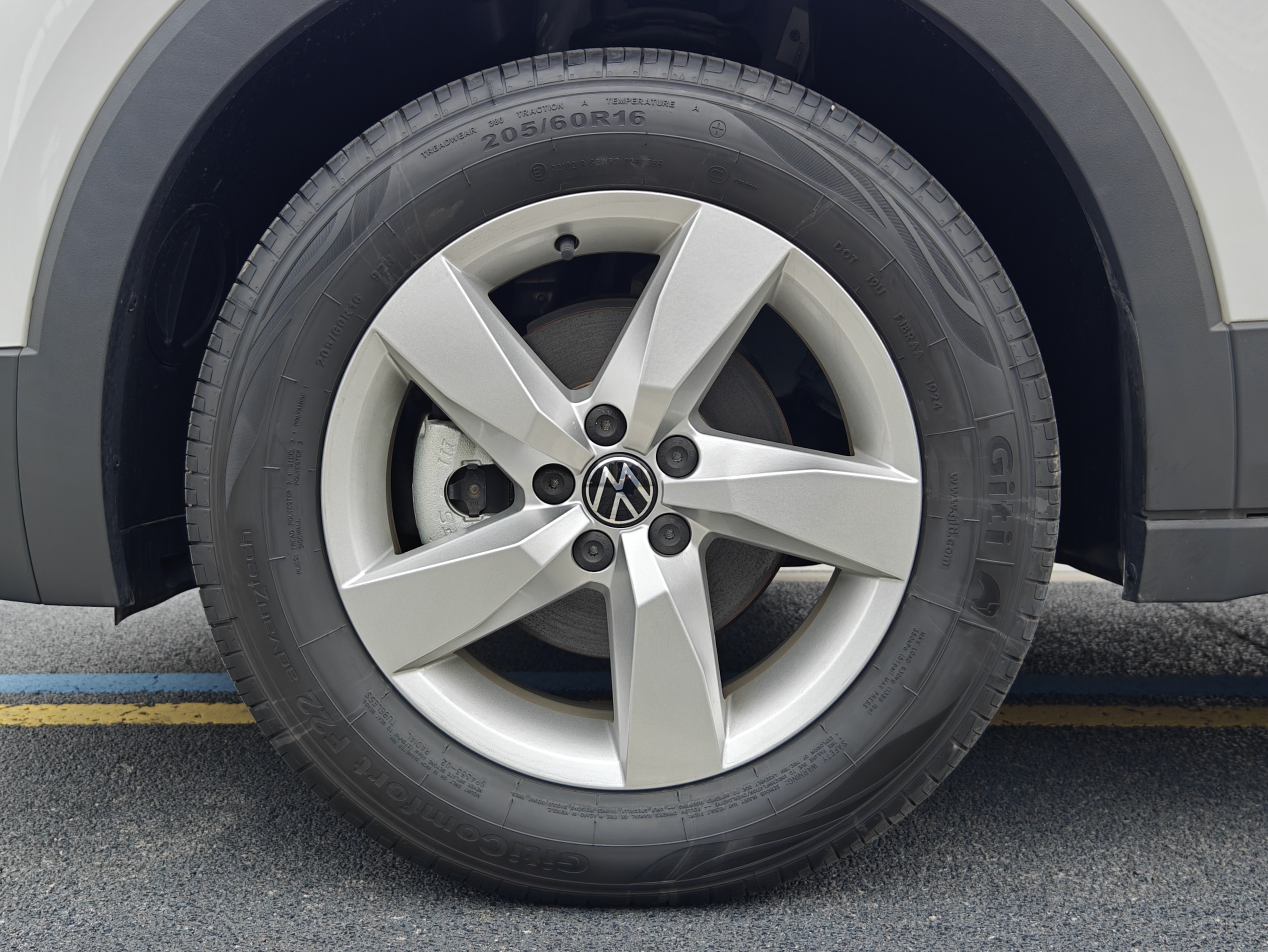 Volkswagen T-Cross 2026 car image #19