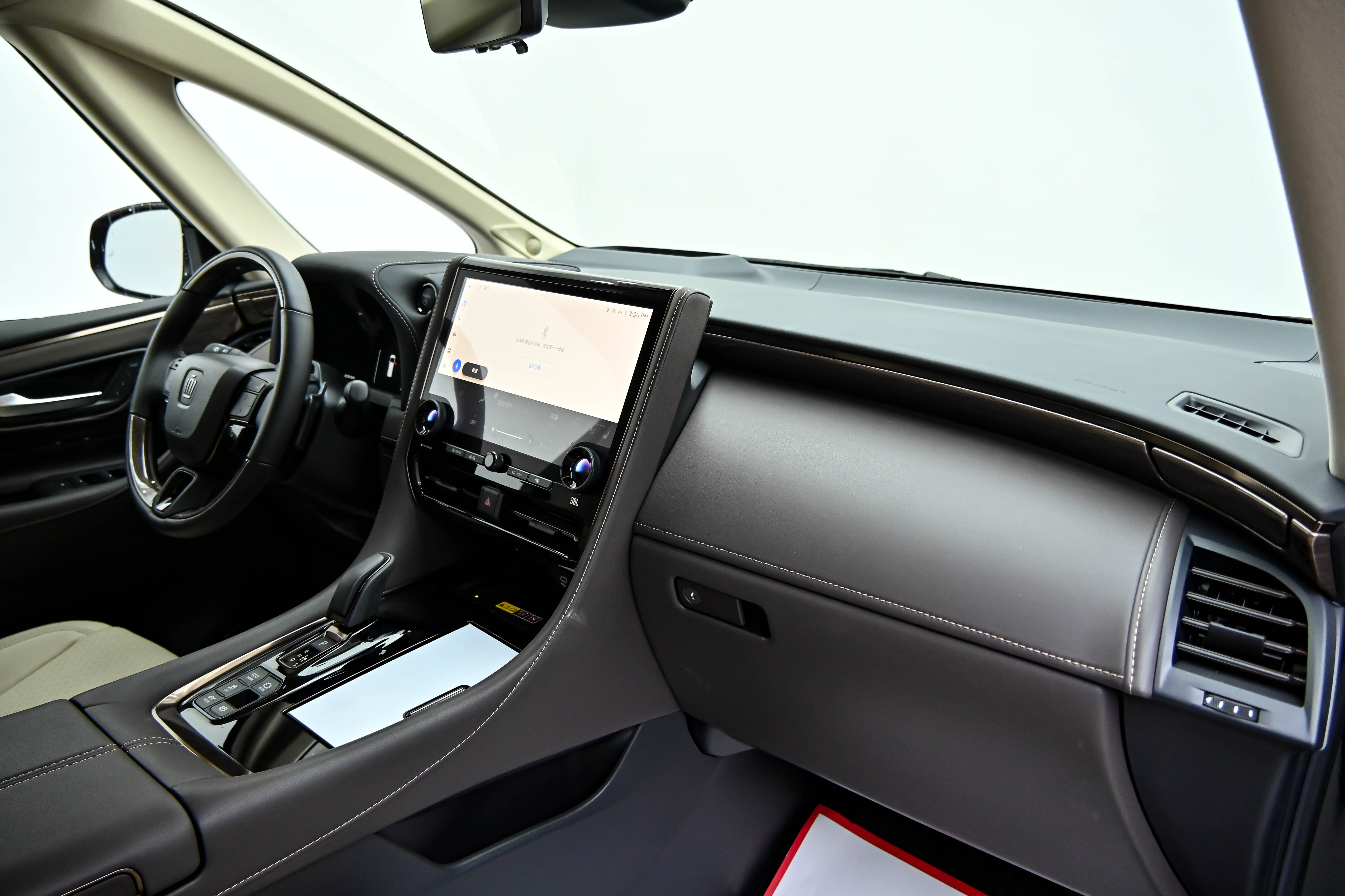 Toyota Vellfire 2026 صورة سيارة #19