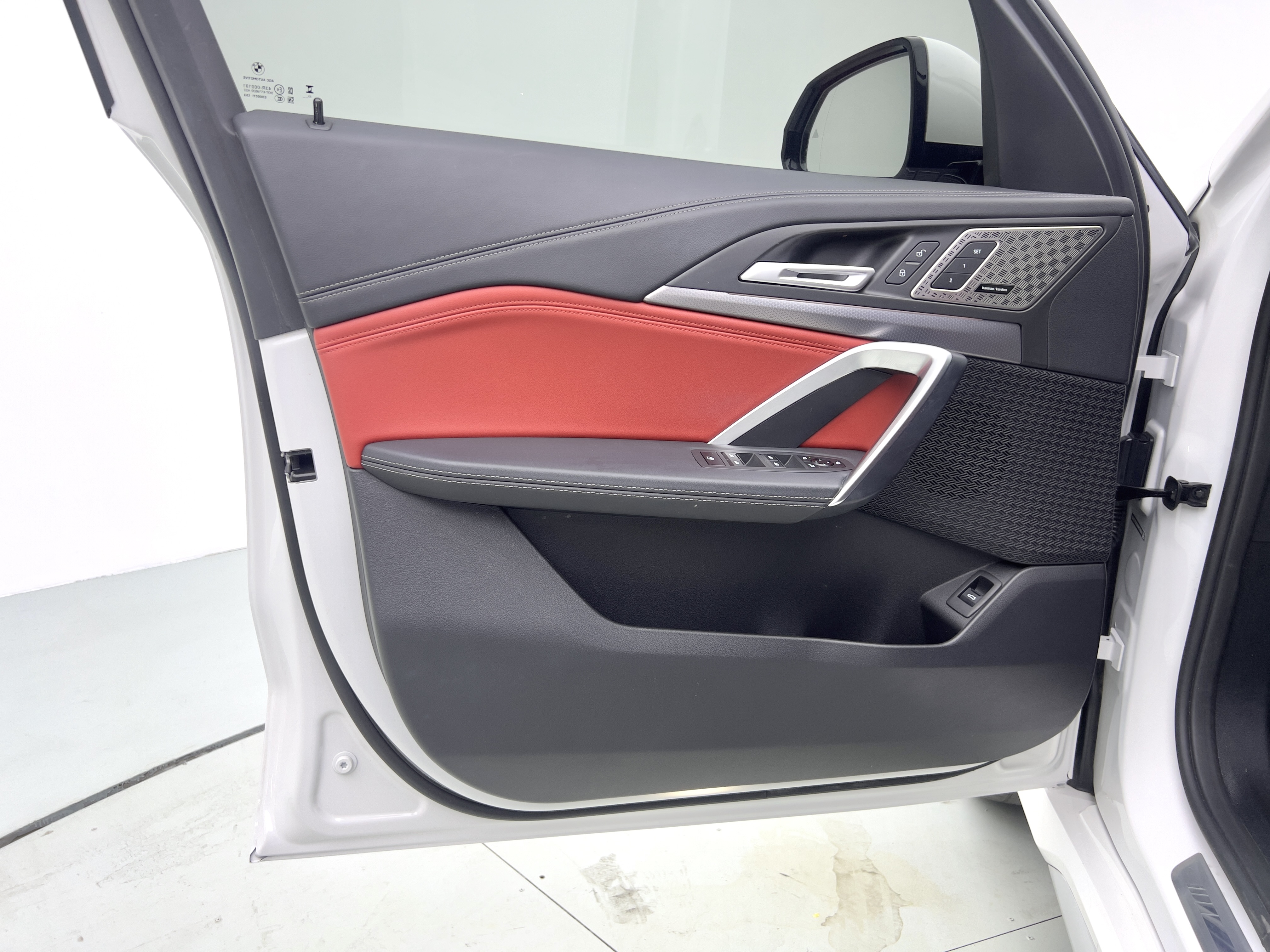 BMW iX1 2023 car image #19