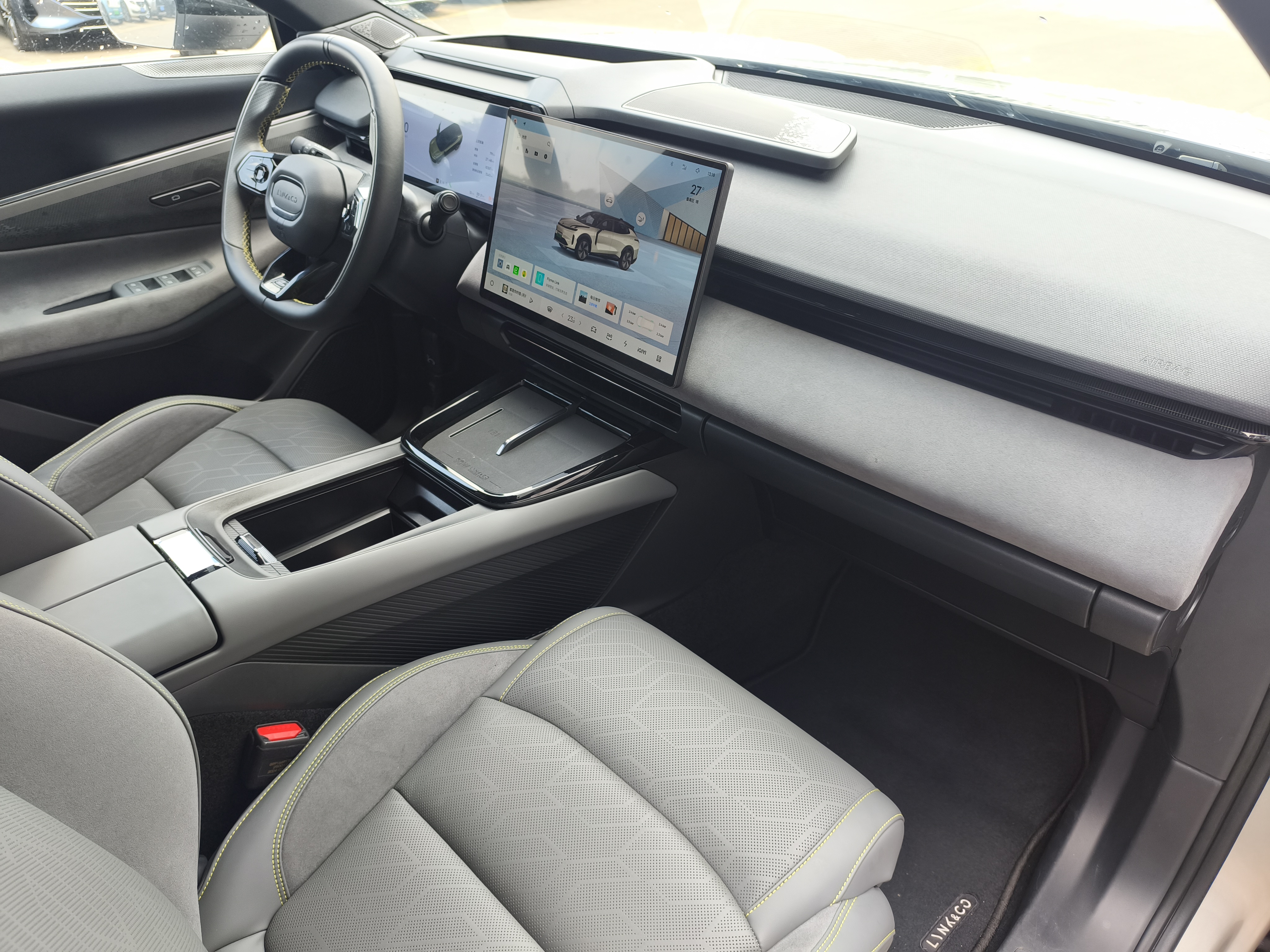 Lynk & Co 08 EM-P 2024 car image #19