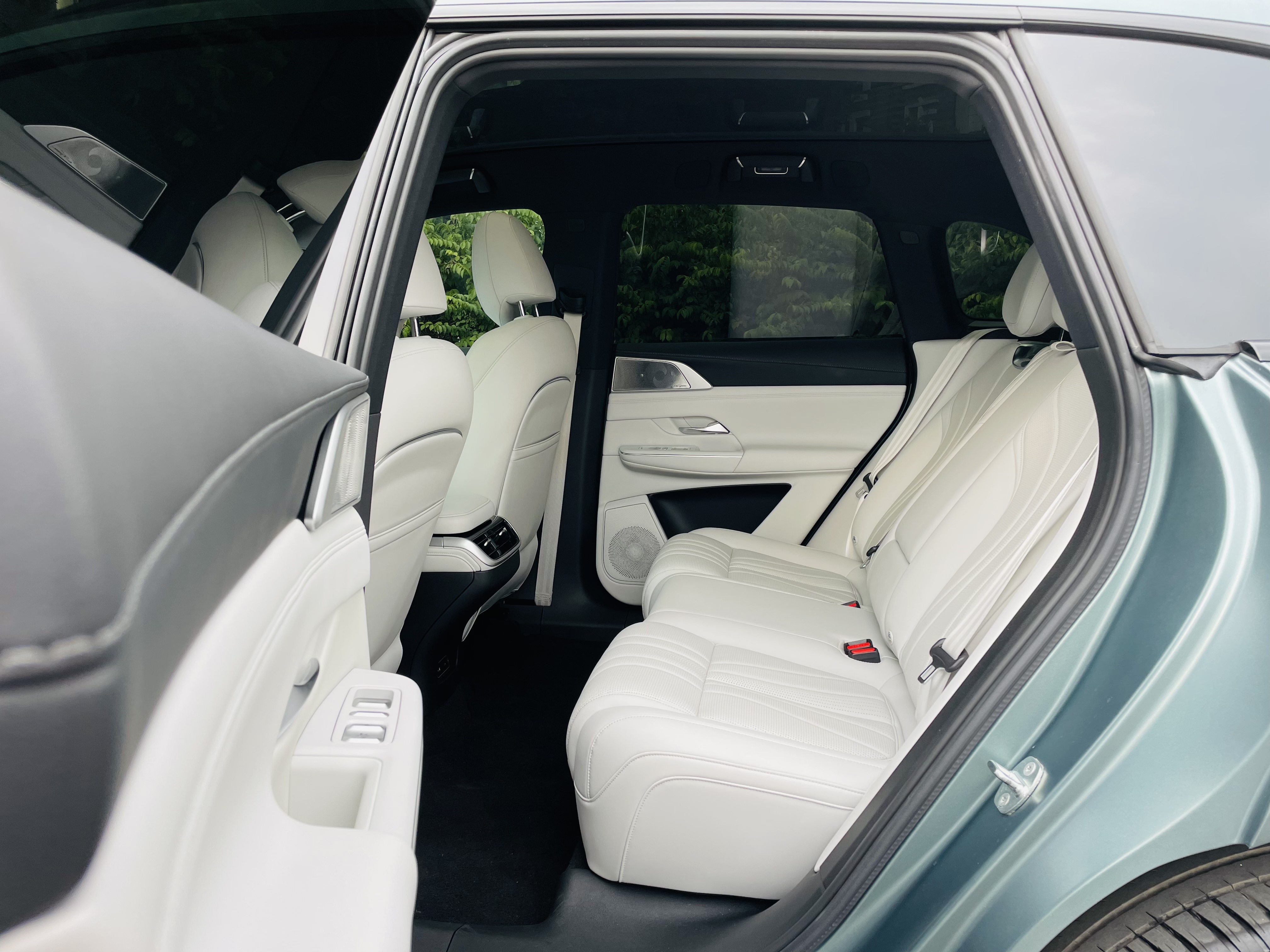 Xpeng G9 2024 car image #19