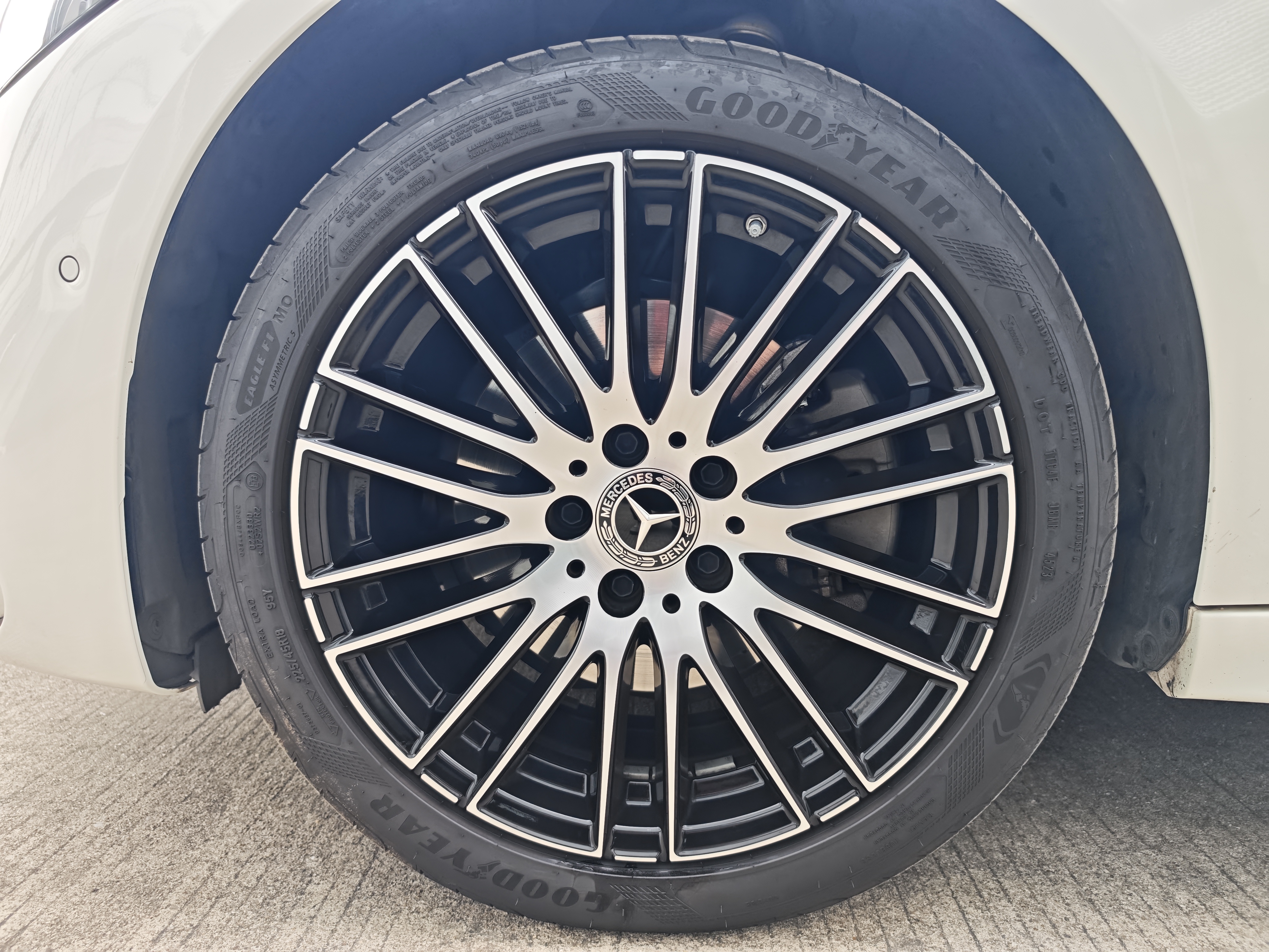 Mercedes-Benz C Class 2024 #19 Mercedes-Benz C Class 2024 car image #19