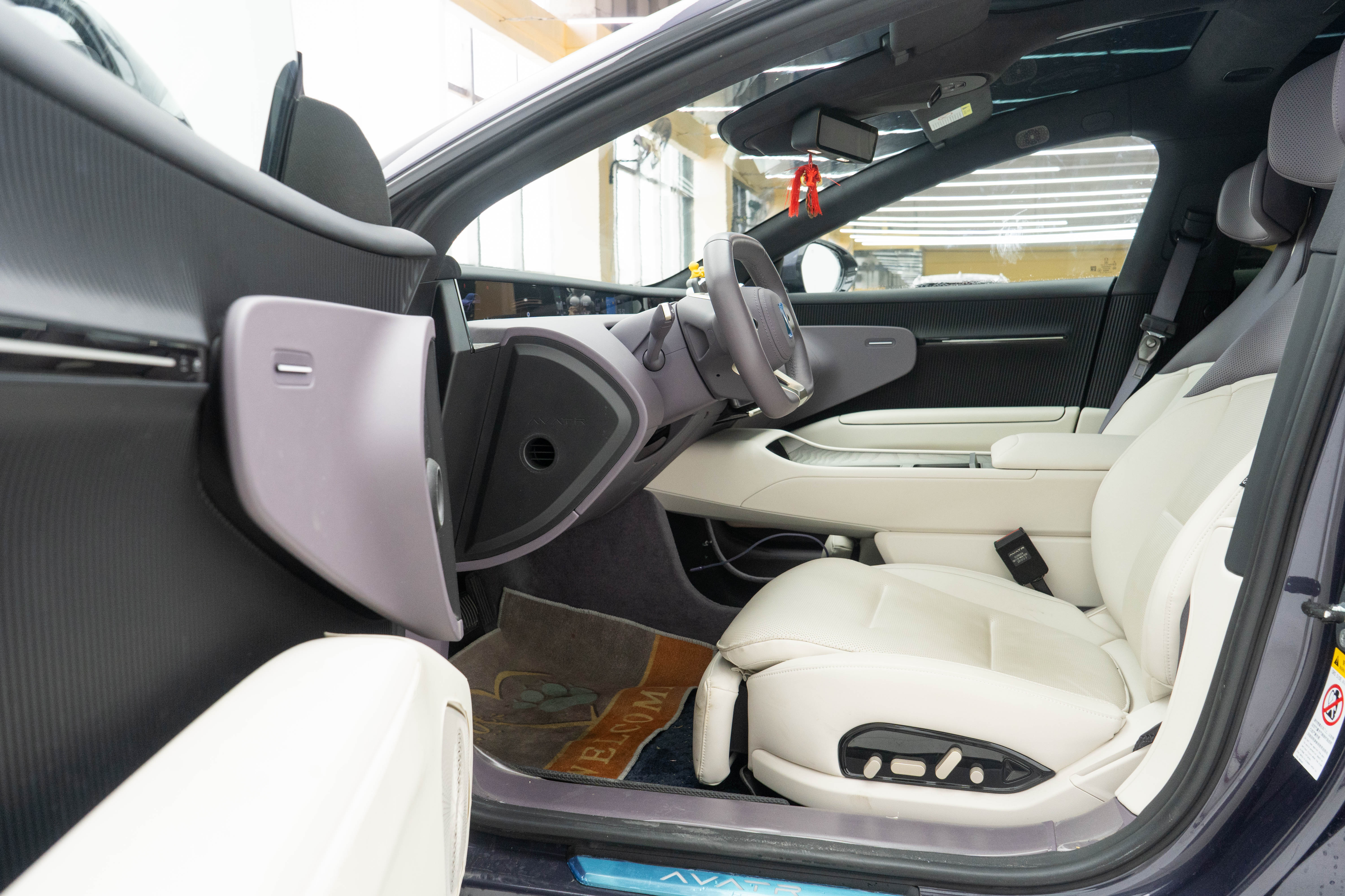 Avatr 12 2024 immagine di auto #19