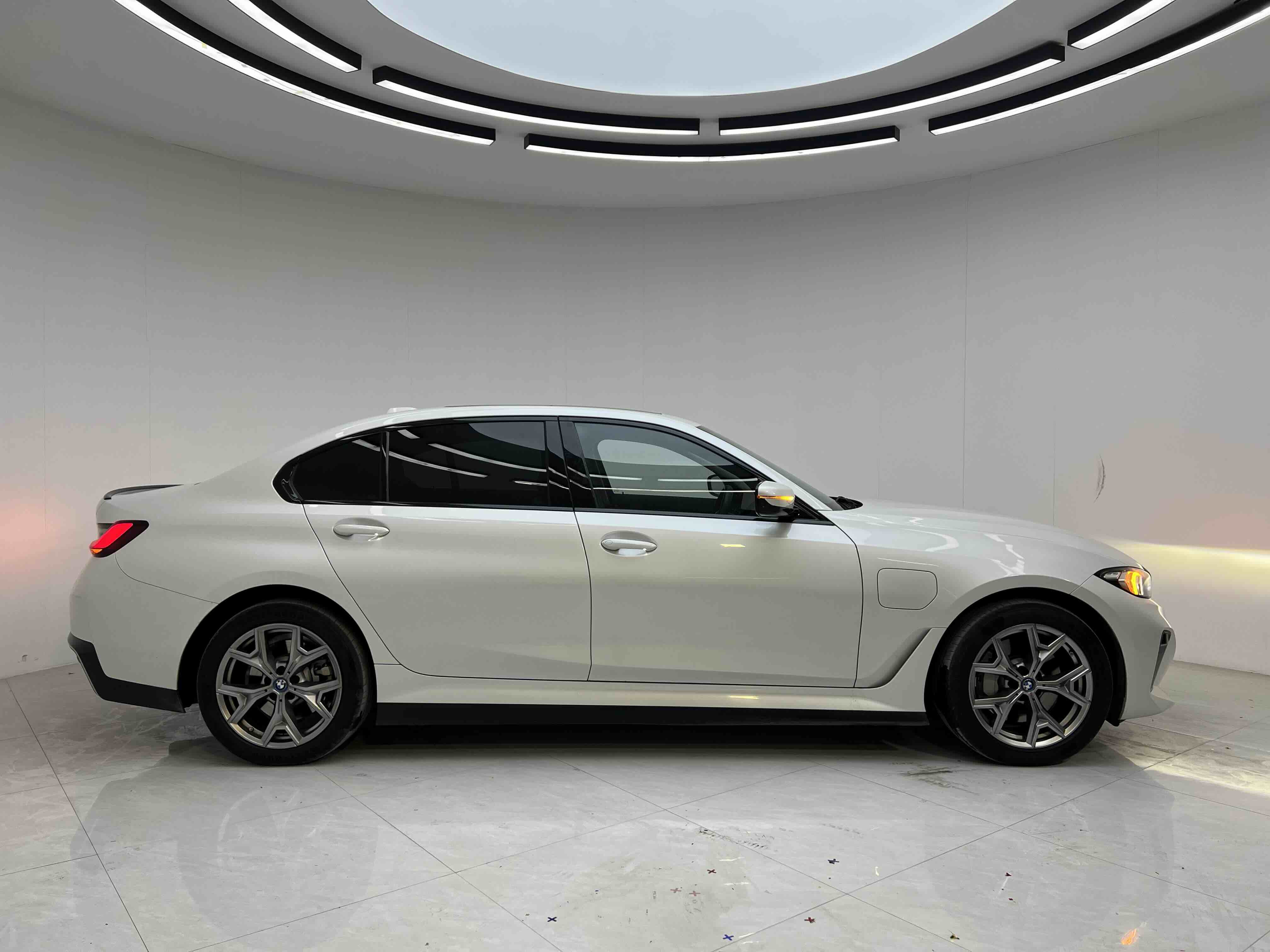 BMW i3 2023 car image #19