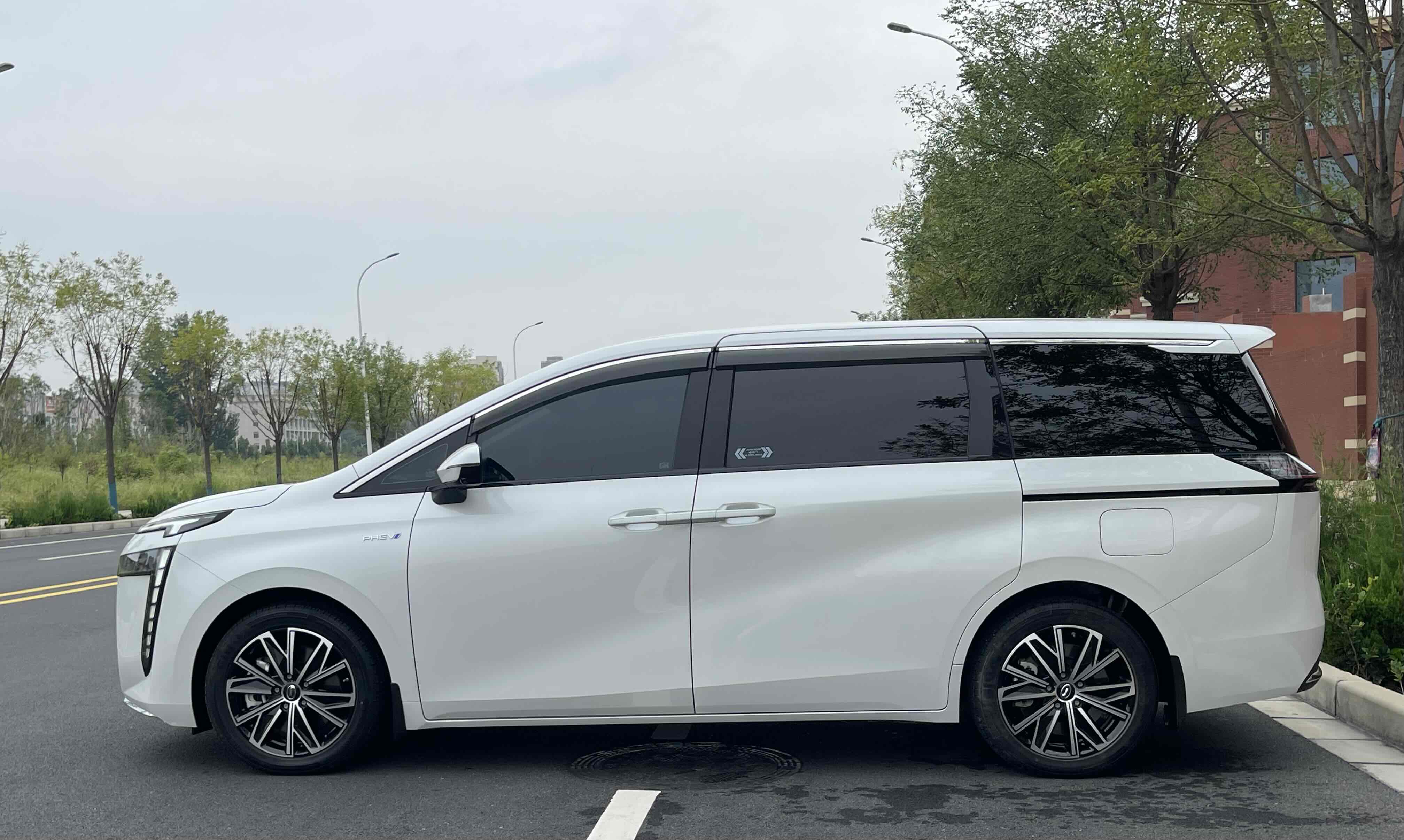 GAC Trumpchi E8 New Energy 2024 car image #19