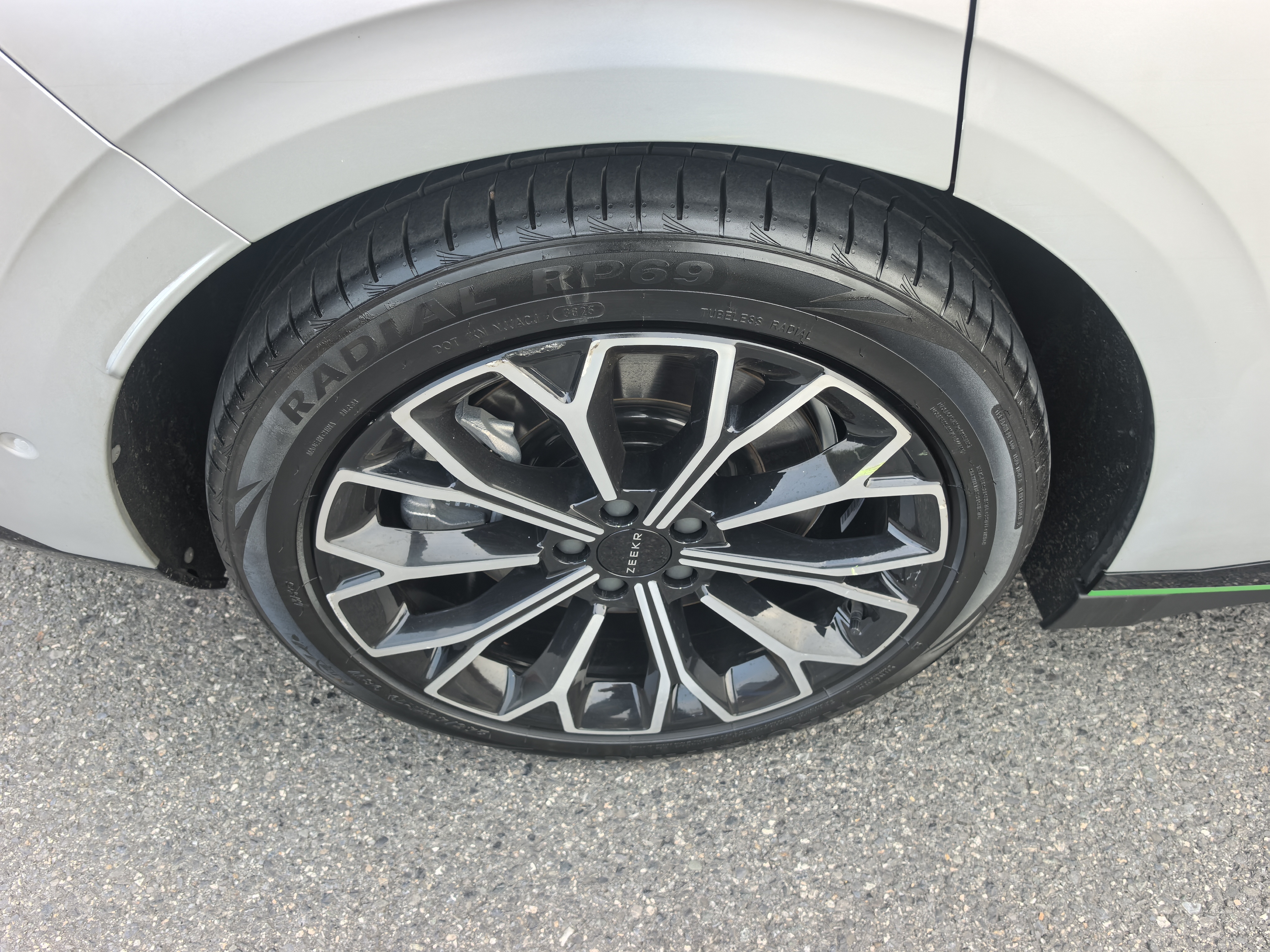 极氪 极氪007 2024 汽车图片 #19