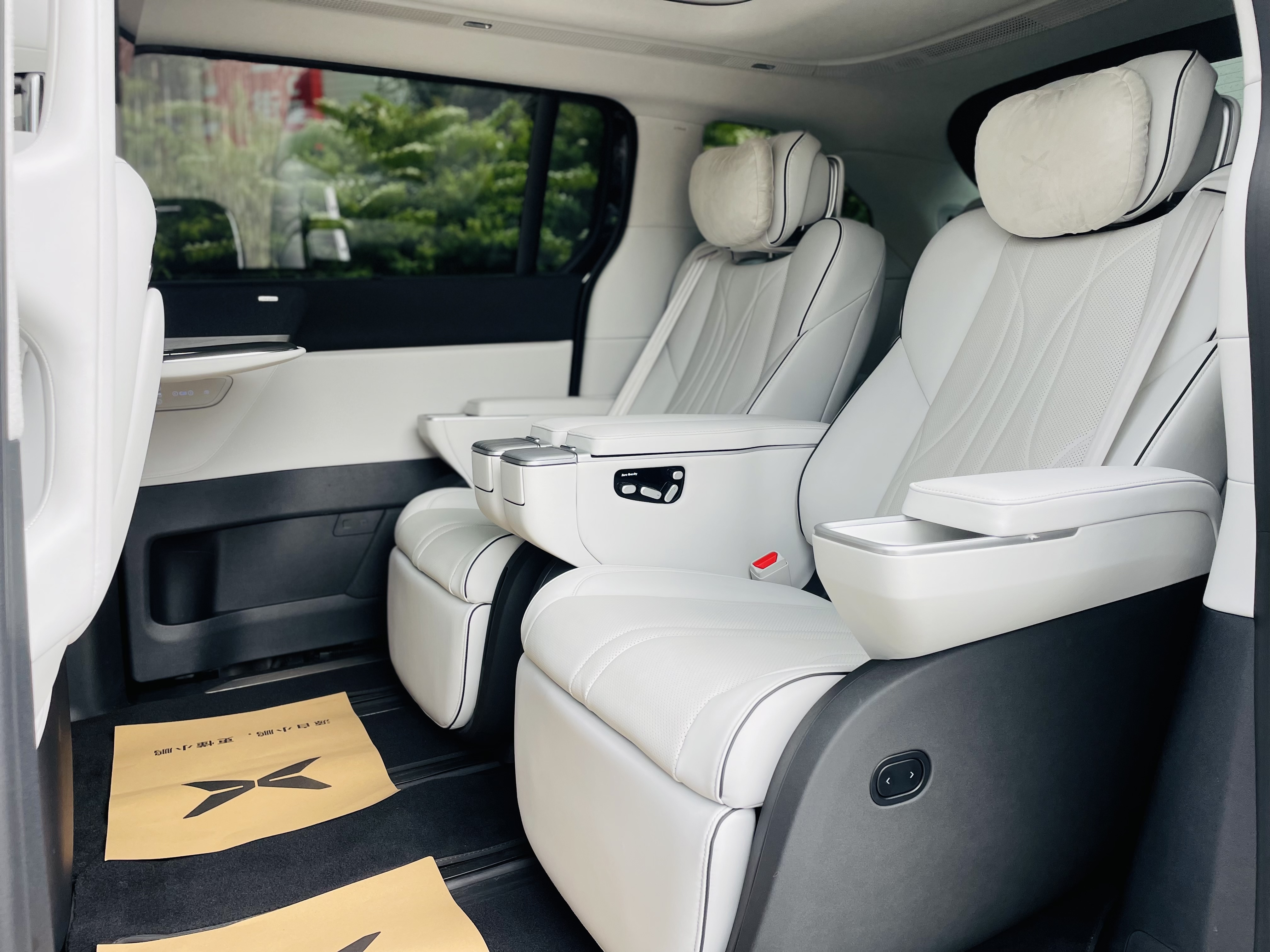 小鹏 小鹏X9 2025 汽车图片 #19