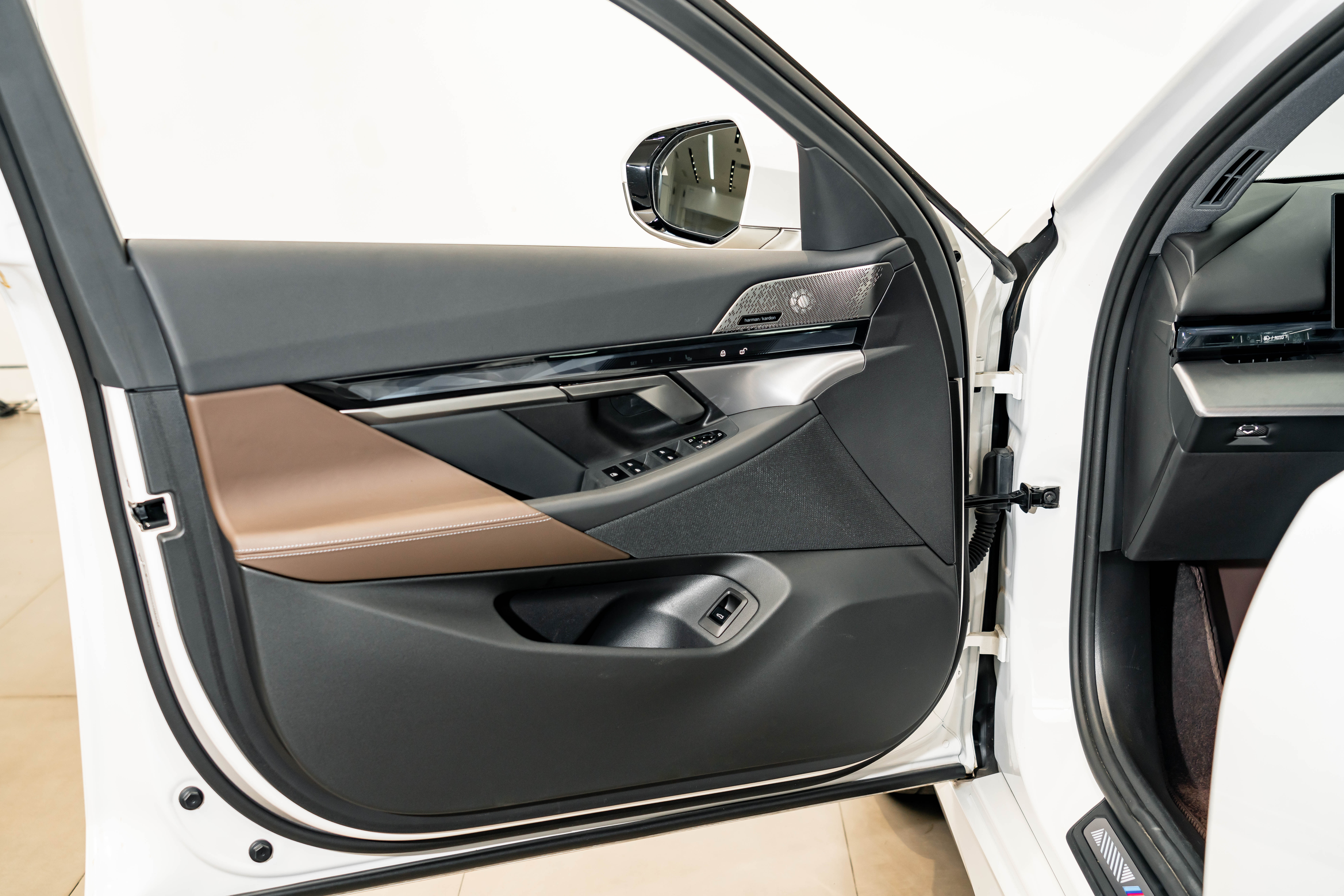 BMW 5 Series 2025 car image #19