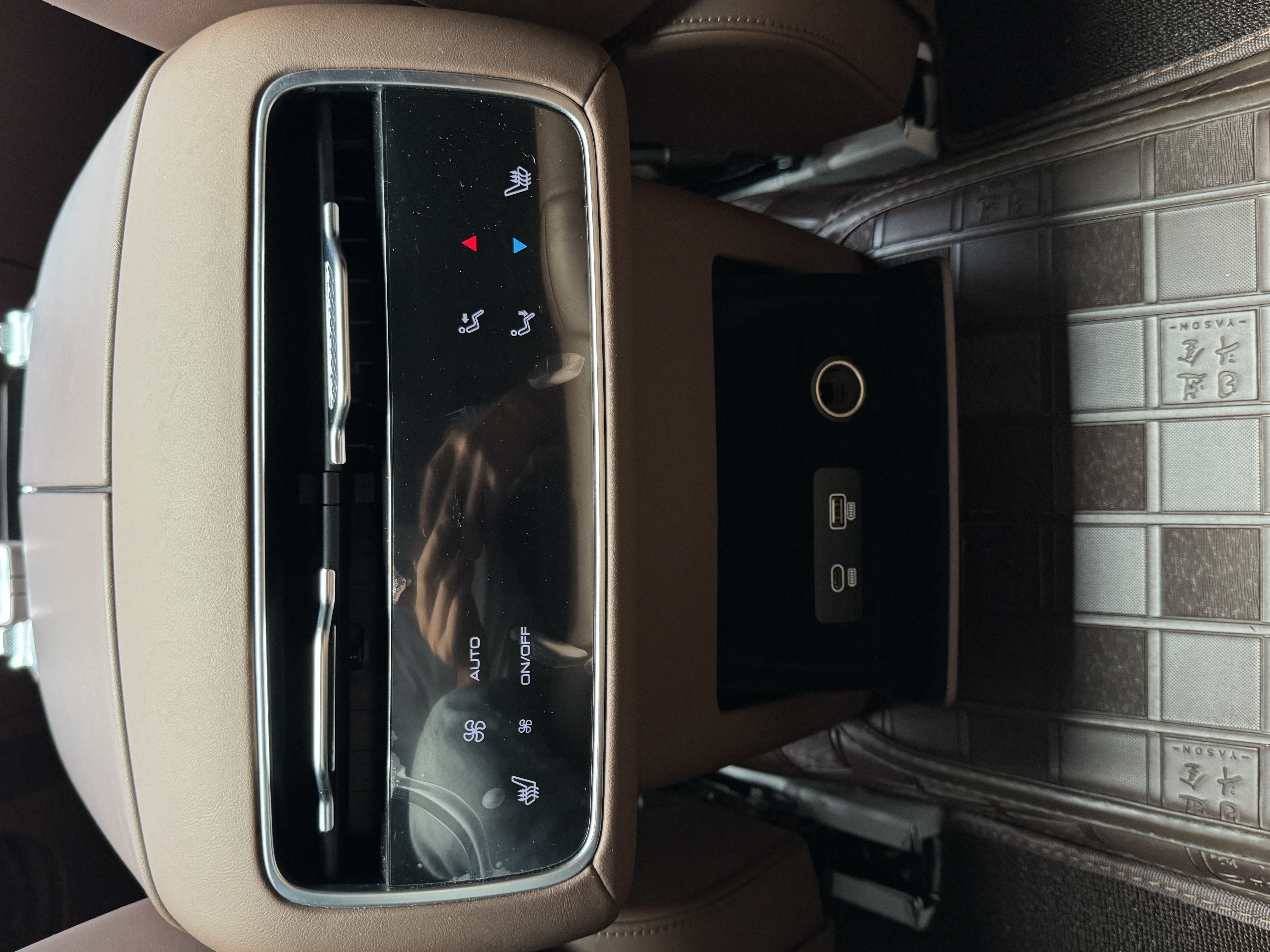 Tank 700 New Energy 2025 #19 Tank 700 New Energy 2025 car image #19