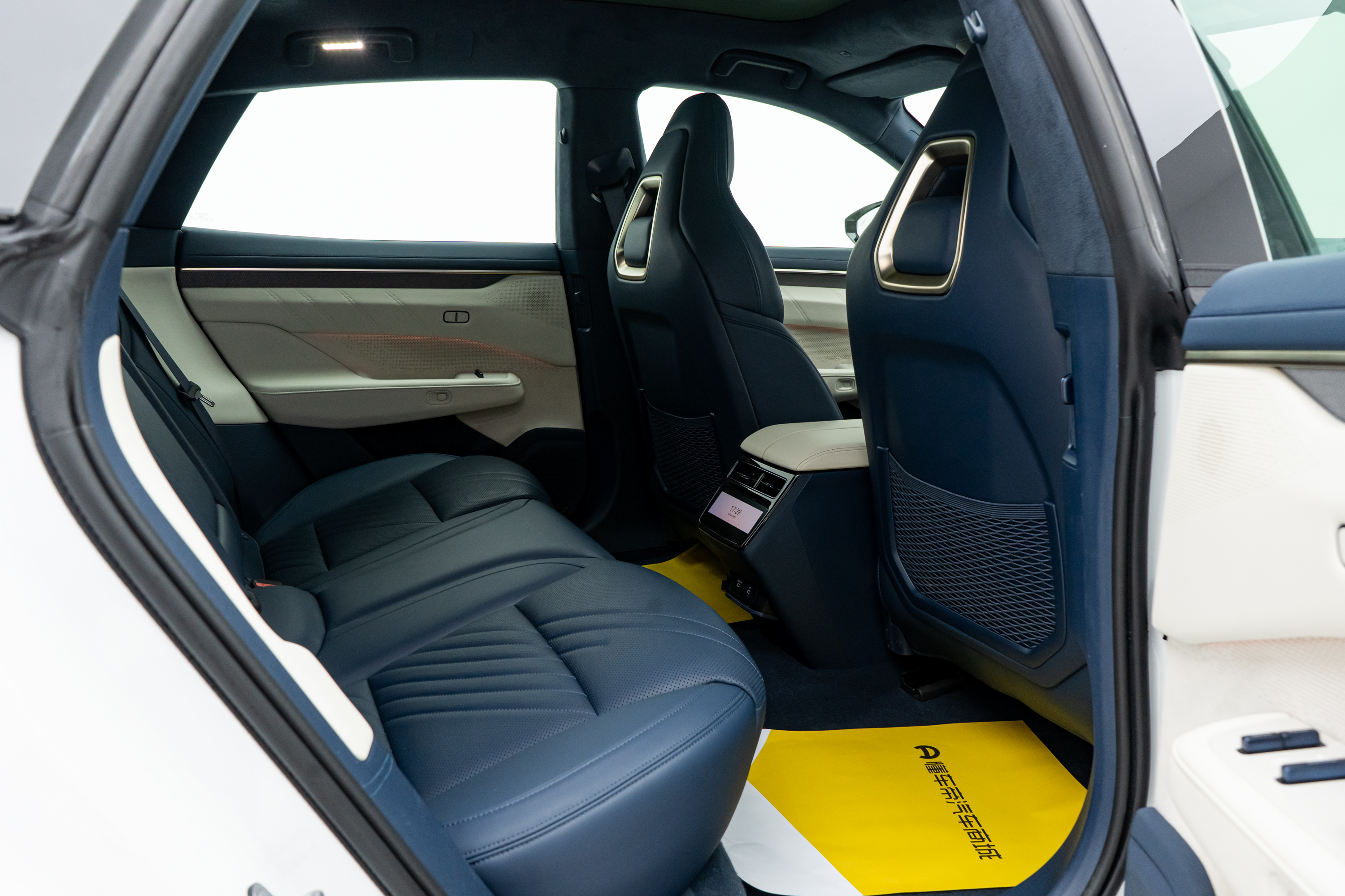 极氪 极氪001 2024 汽车图片 #19