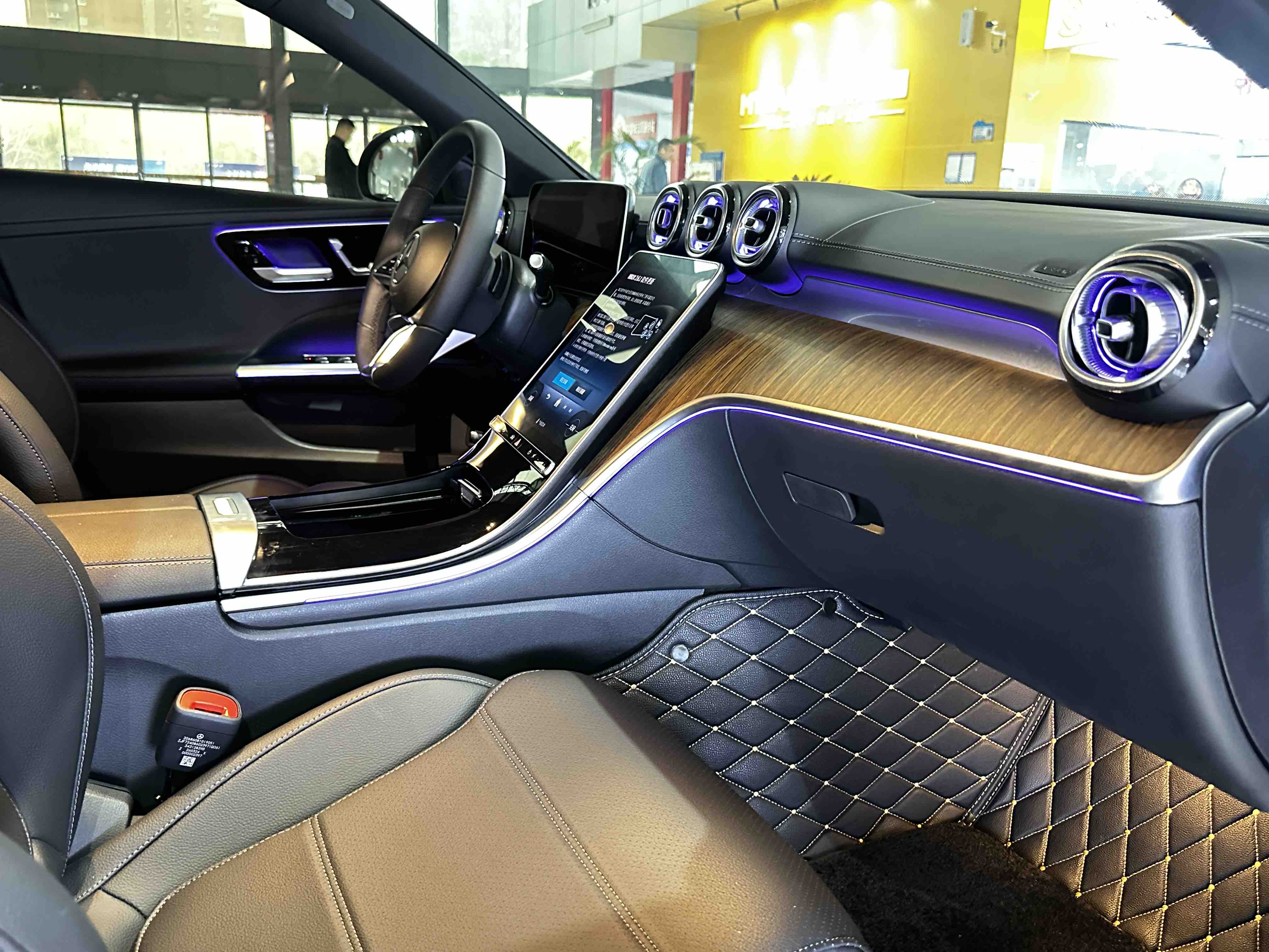 Mercedes-Benz C Class 2024 صورة سيارة #19