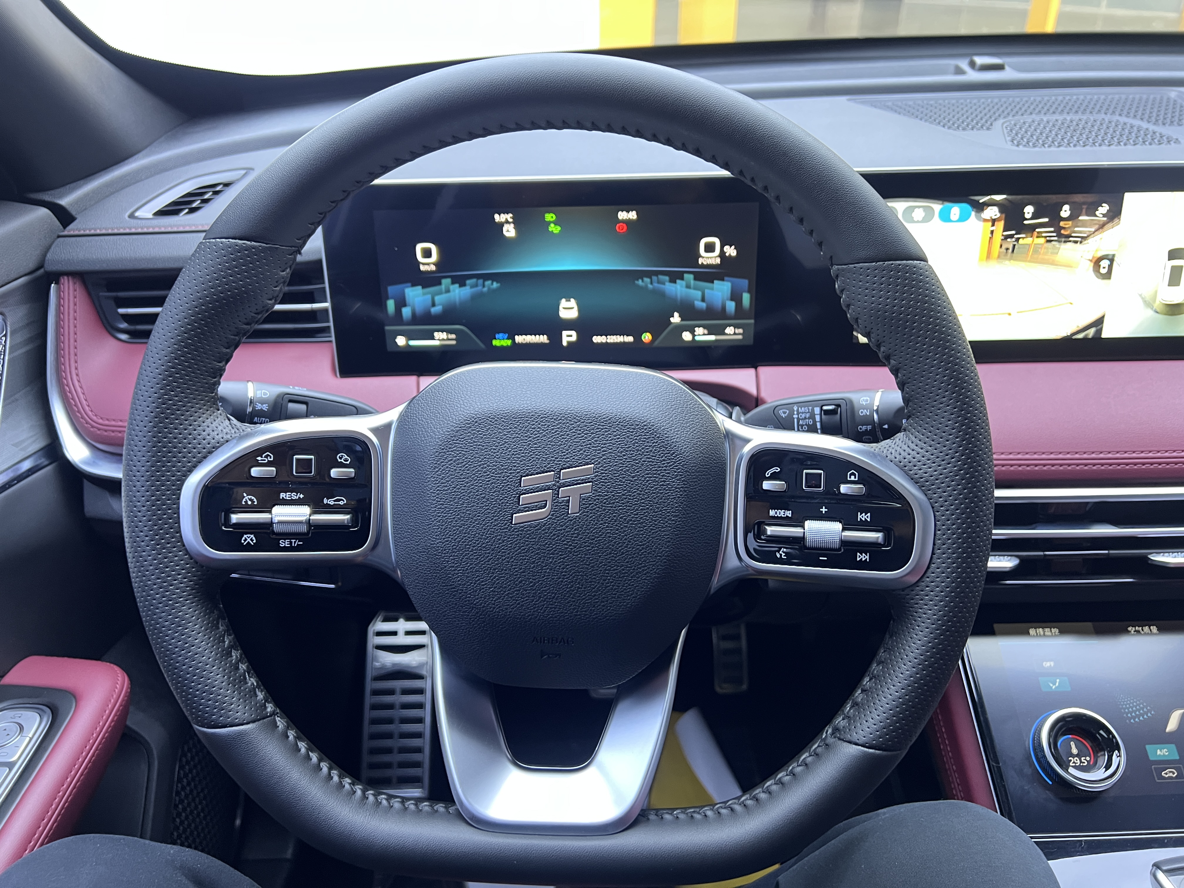 X70 C-DM 2024 car image #19