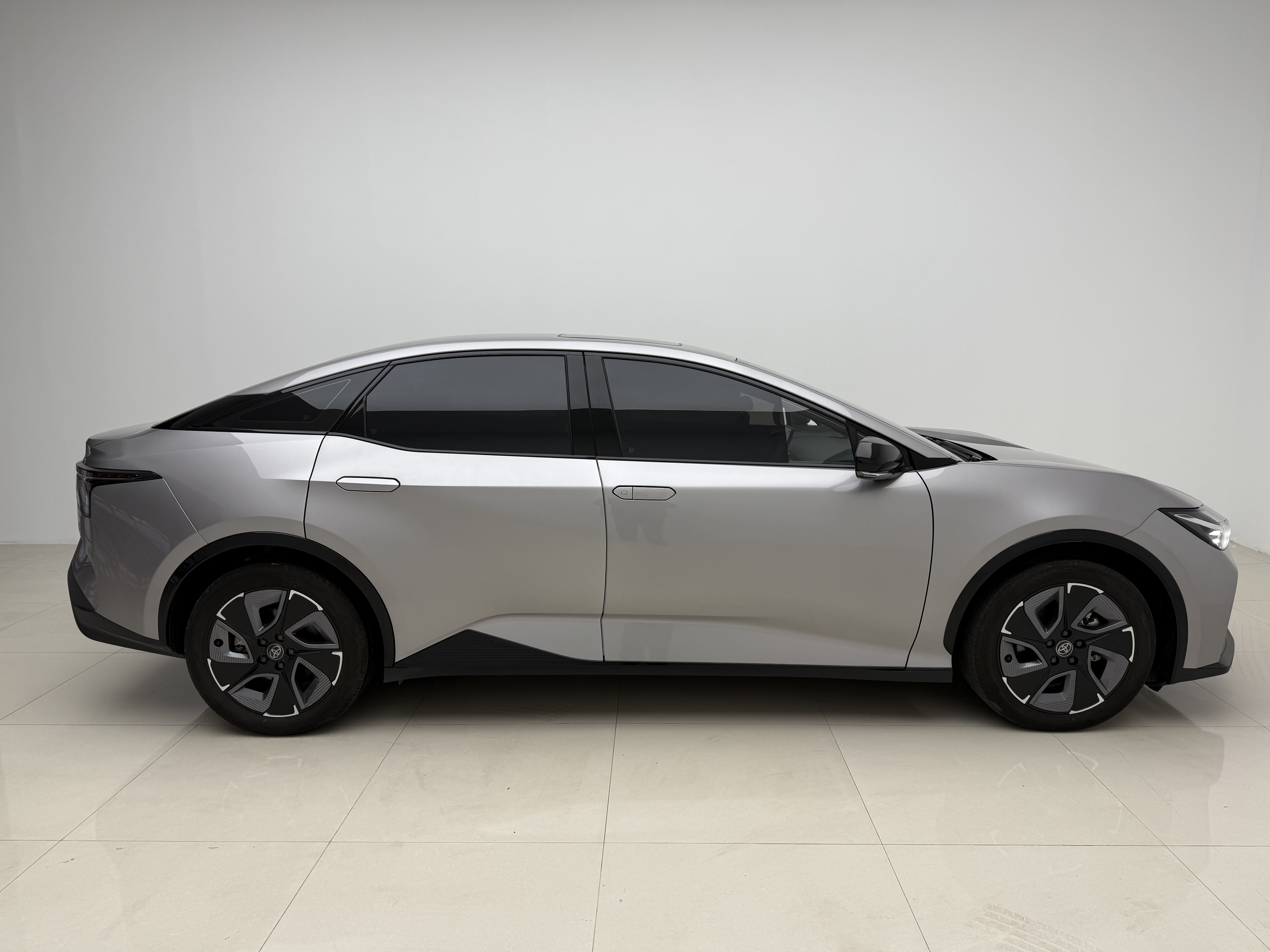 Toyota bZ3 2025 immagine di auto #19
