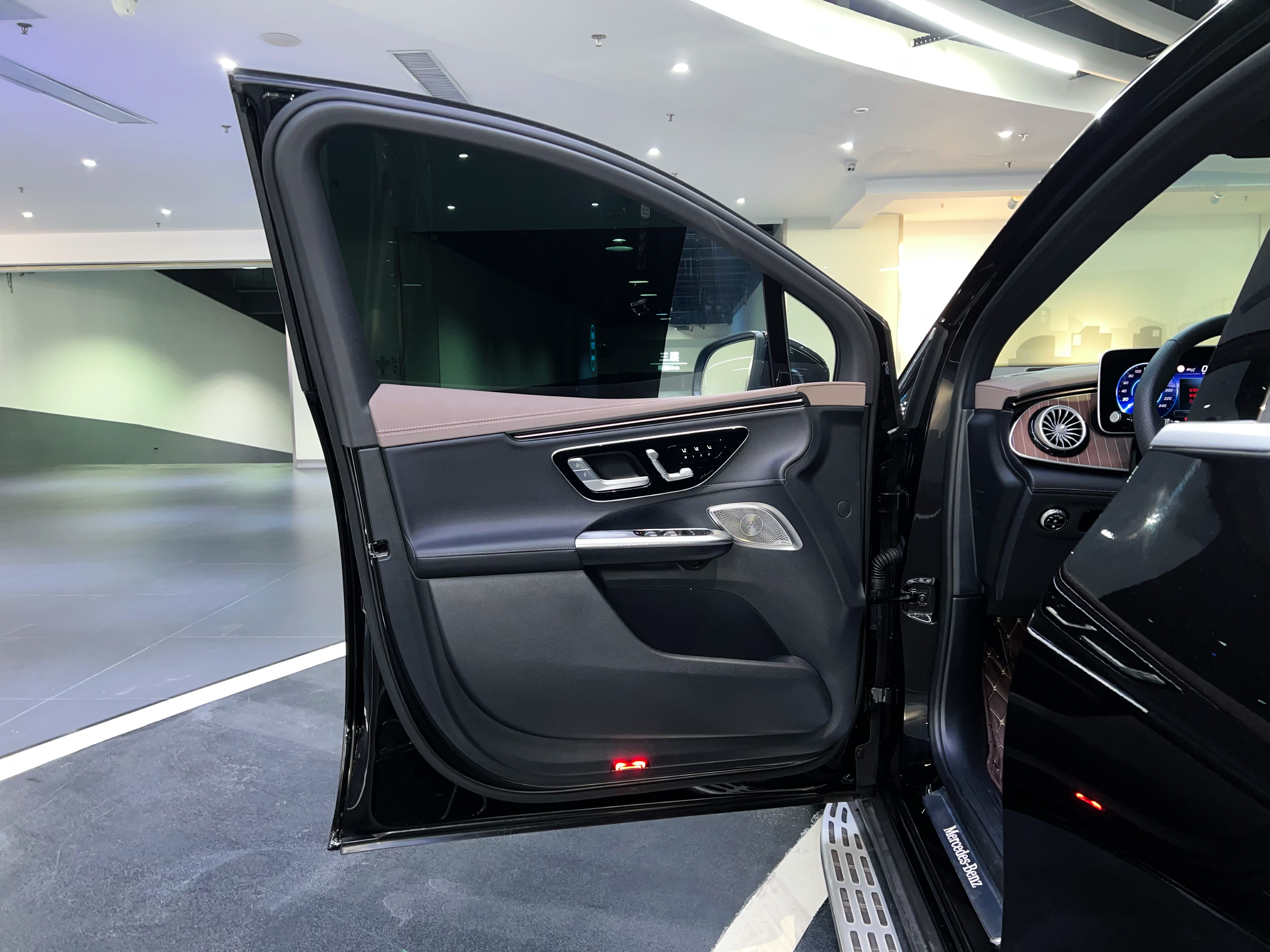 Mercedes-Benz EQE SUV 2024 #19 Mercedes-Benz EQE SUV 2024 car image #19