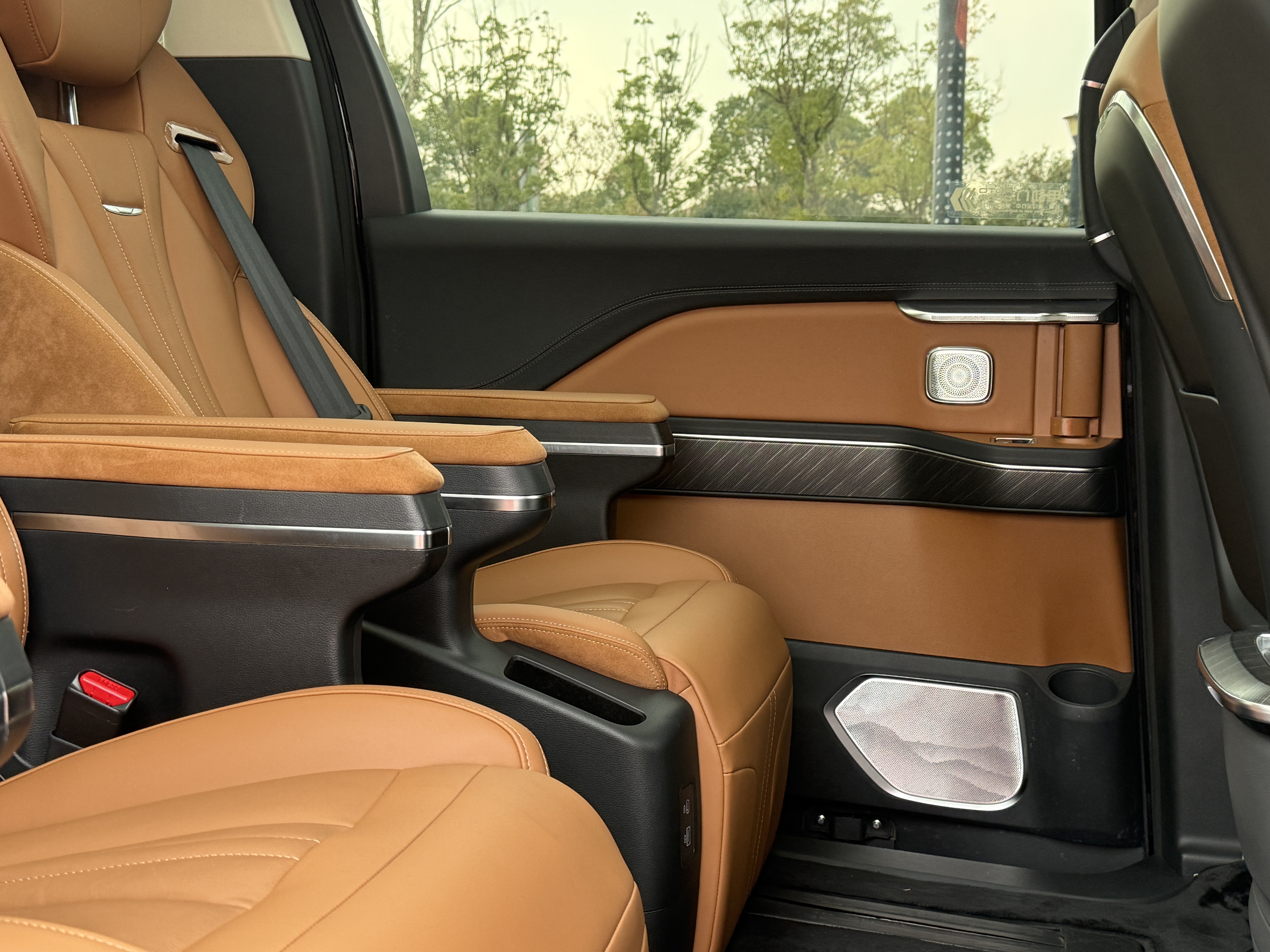 HongQi HQ9 PHEV 2024 #19 HongQi HQ9 PHEV 2024 car image #19