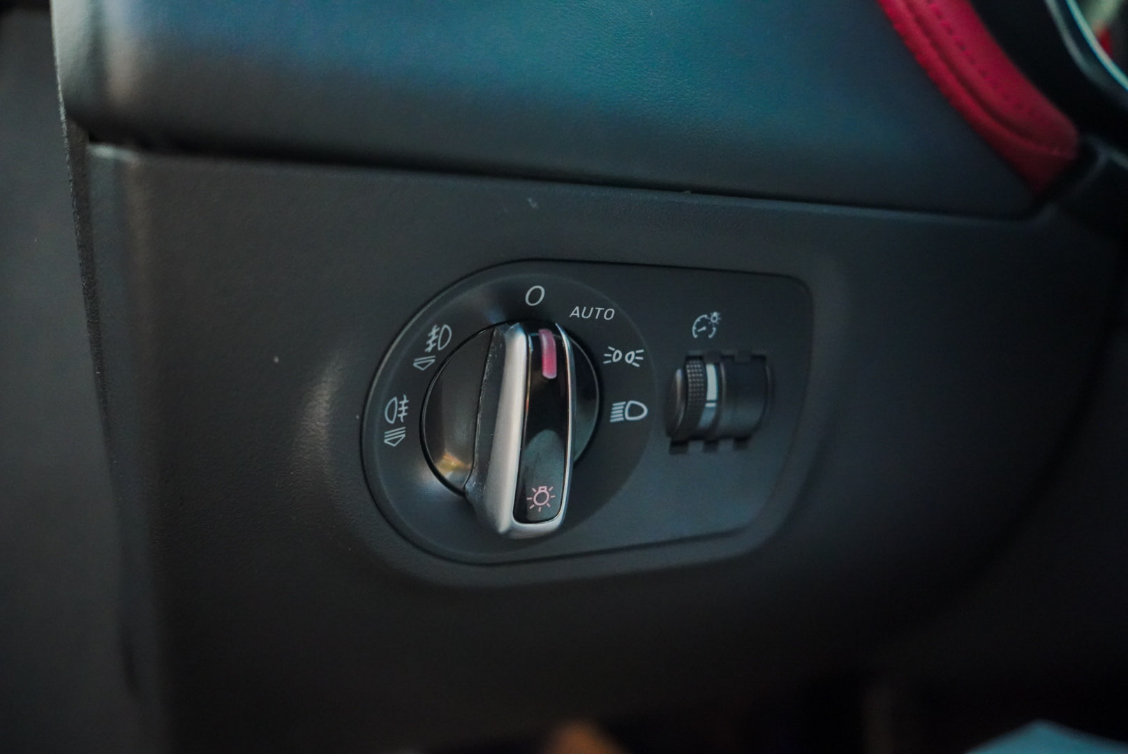 Audi TTS 2011 car image #19