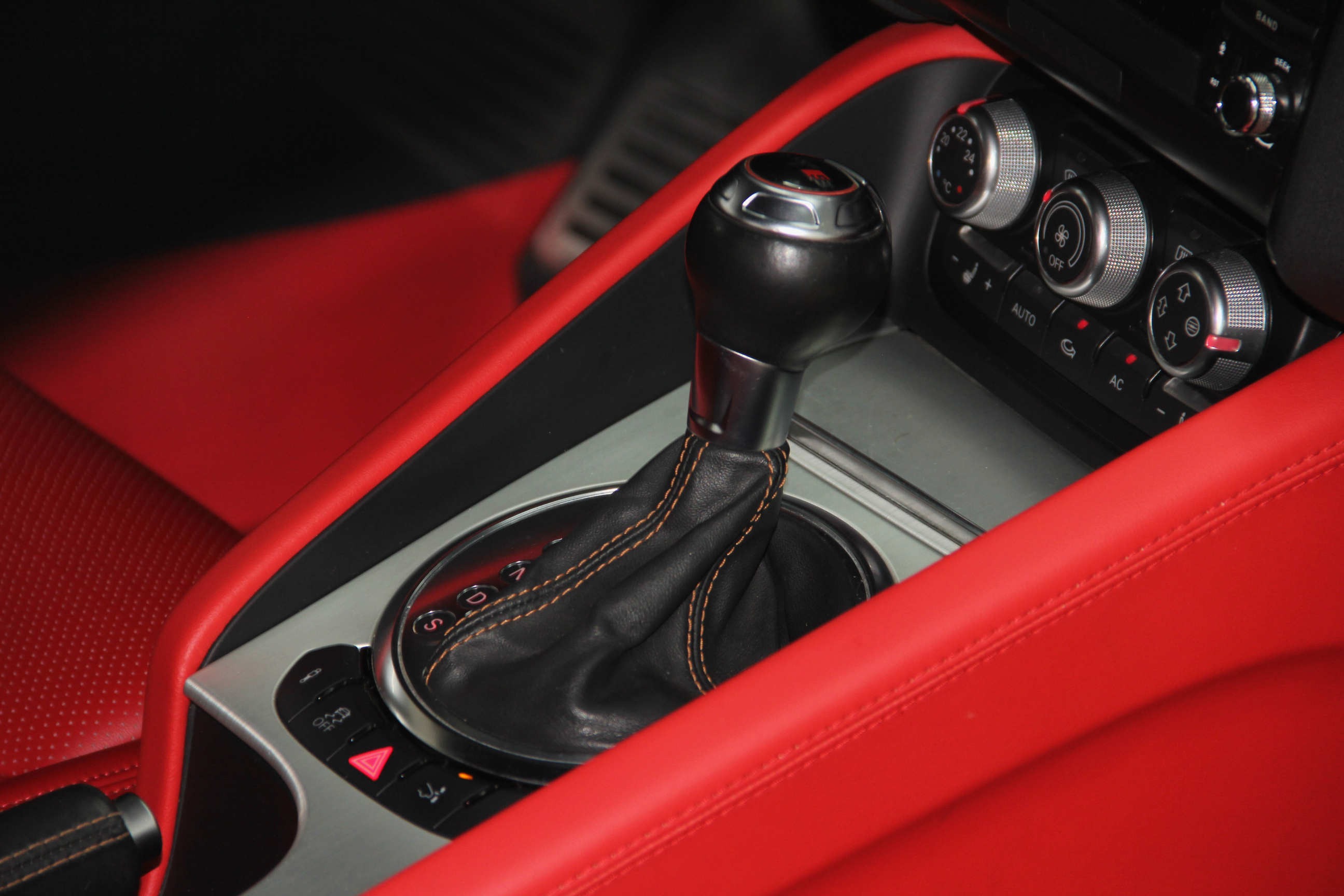 Audi TTS 2011 #19 Audi TTS 2011 car image #19