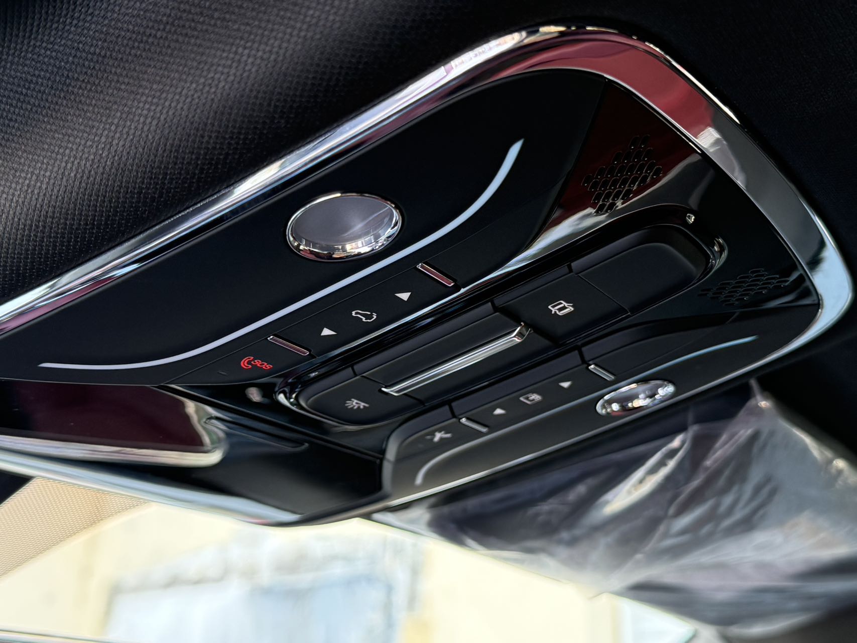 X70 PLUS 2024 car image #19