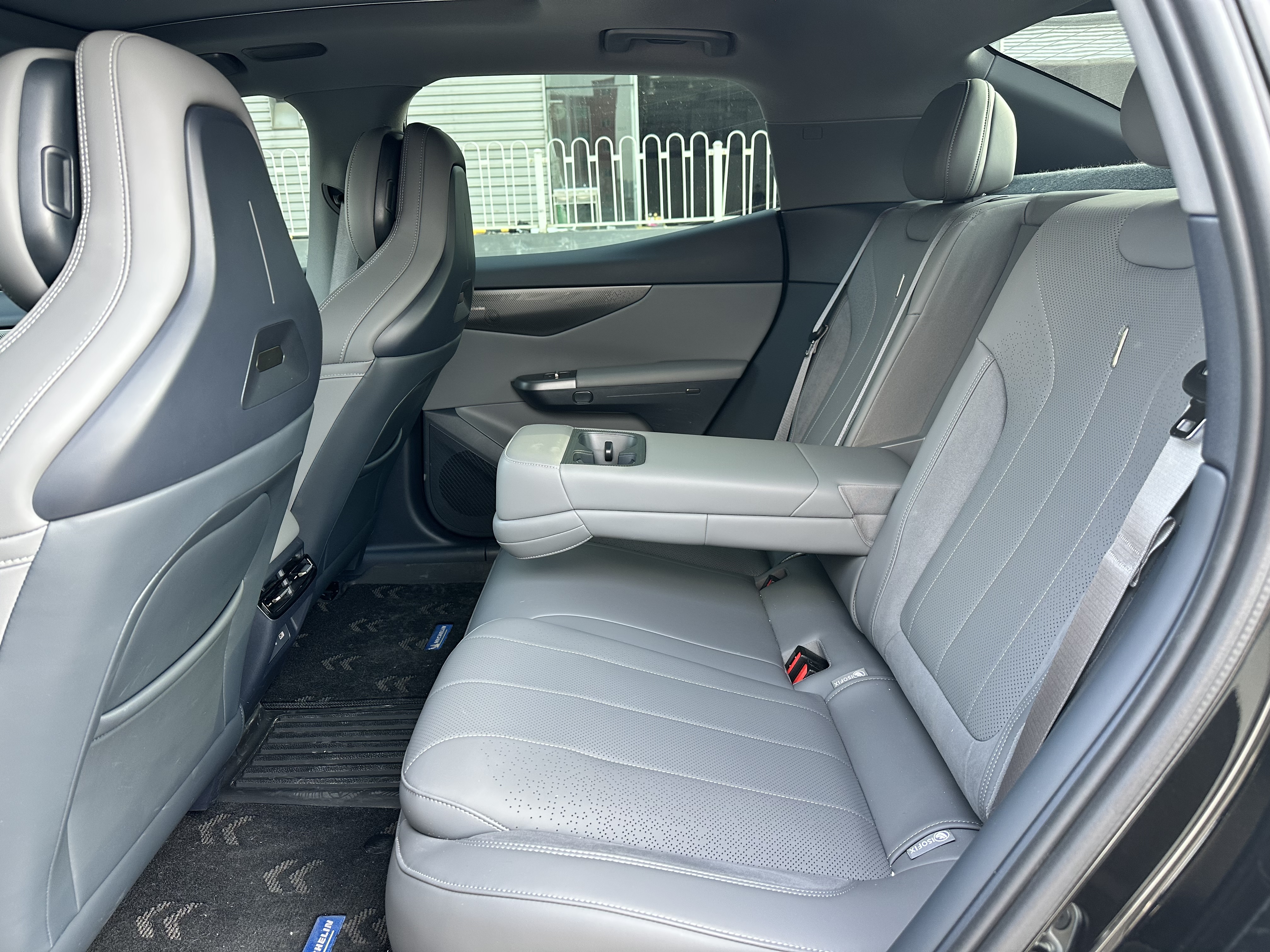 Lynk & Co 07 EM-P 2025 car image #19