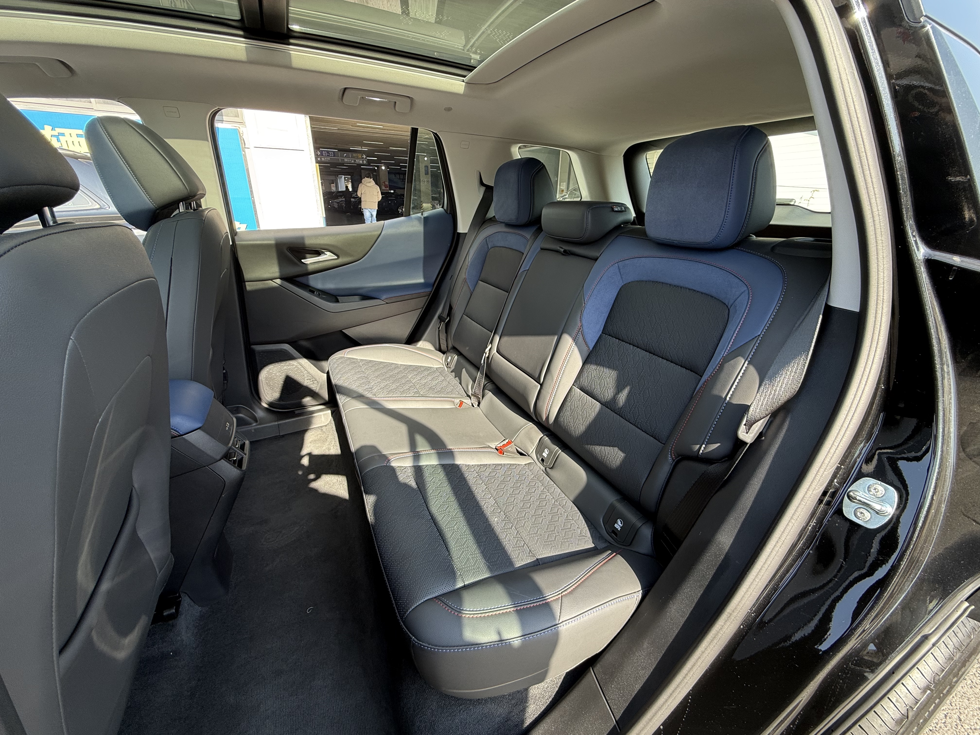 Chevrolet Equinox Plus 2025 car image #19