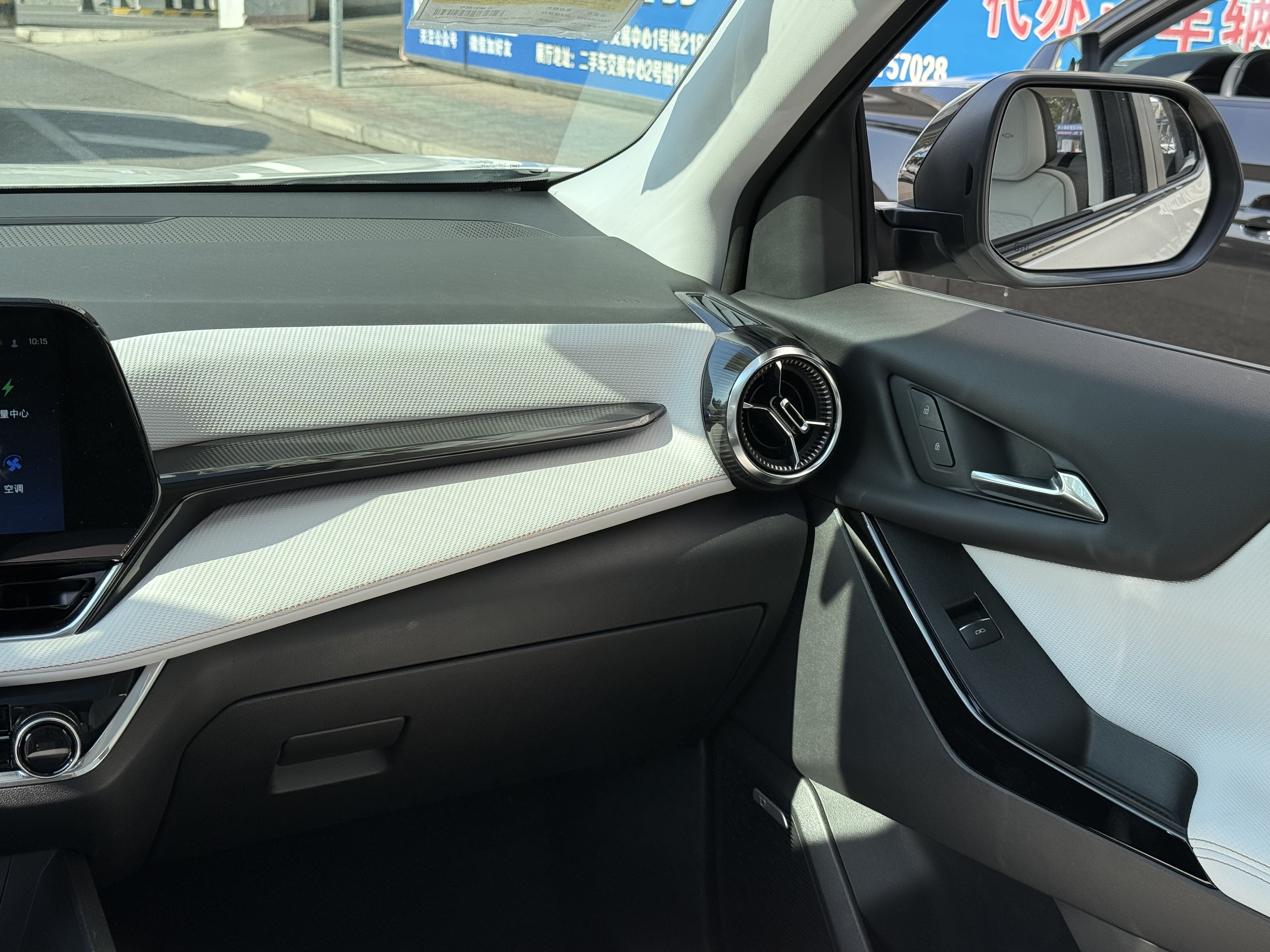 Chevrolet Equinox Plus 2025 car image #19