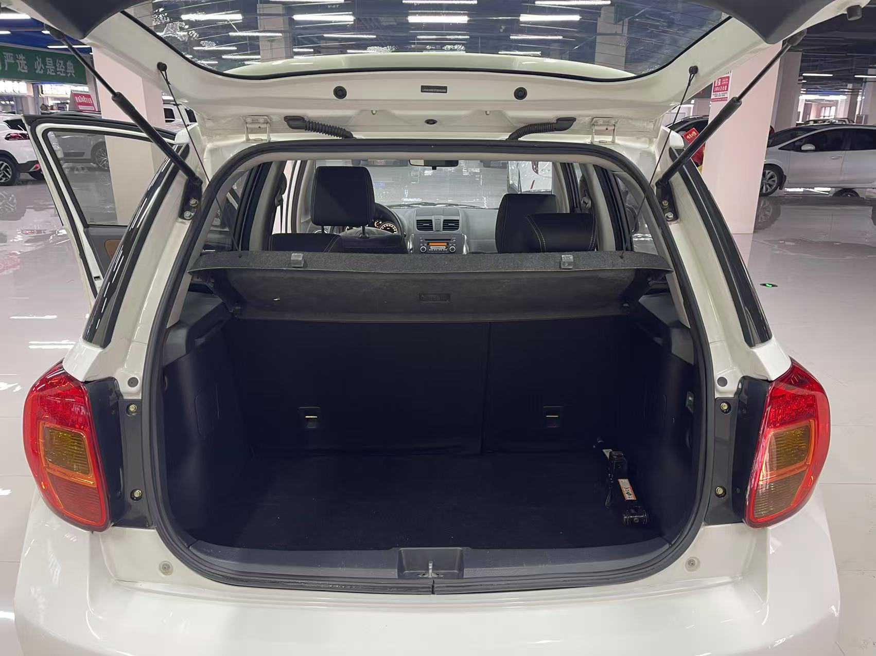 Suzuki SX4 Sedan 2015 imagem de carro #19